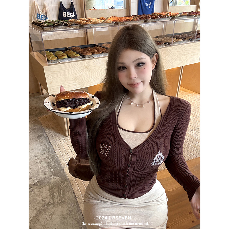 黑泽玄七冬季微胖辣妹毛织上衣绣花挂脖连衣裙两件套女