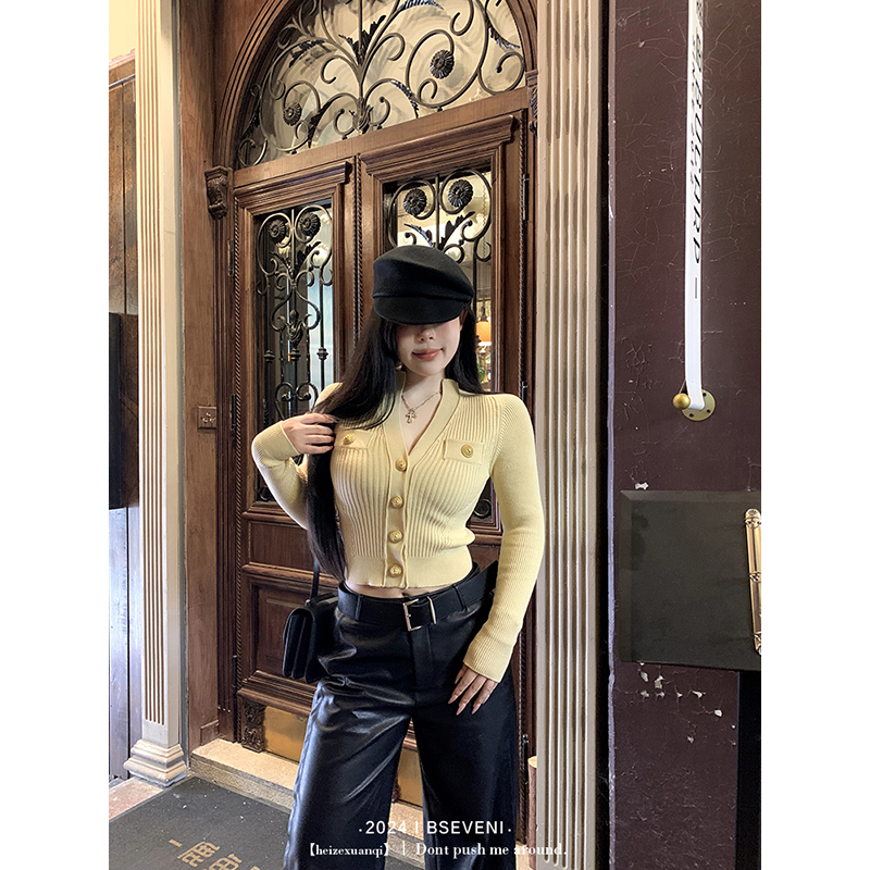 黑泽玄七冬季新款v领正肩显瘦韩系独特别致穿搭毛织上衣女