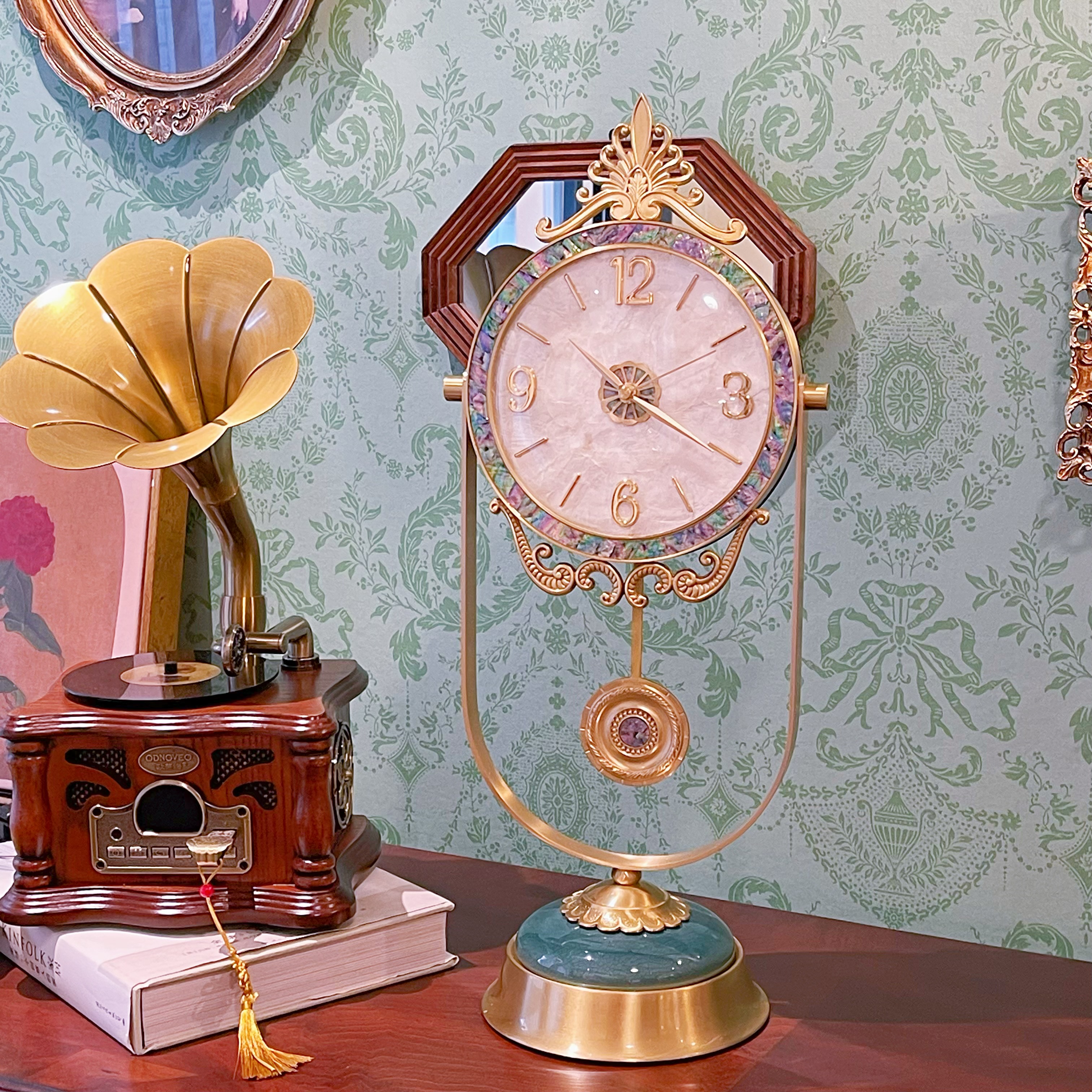 轻奢贝壳挂钟客厅挂表简约北欧创意家用静音黄铜座钟表