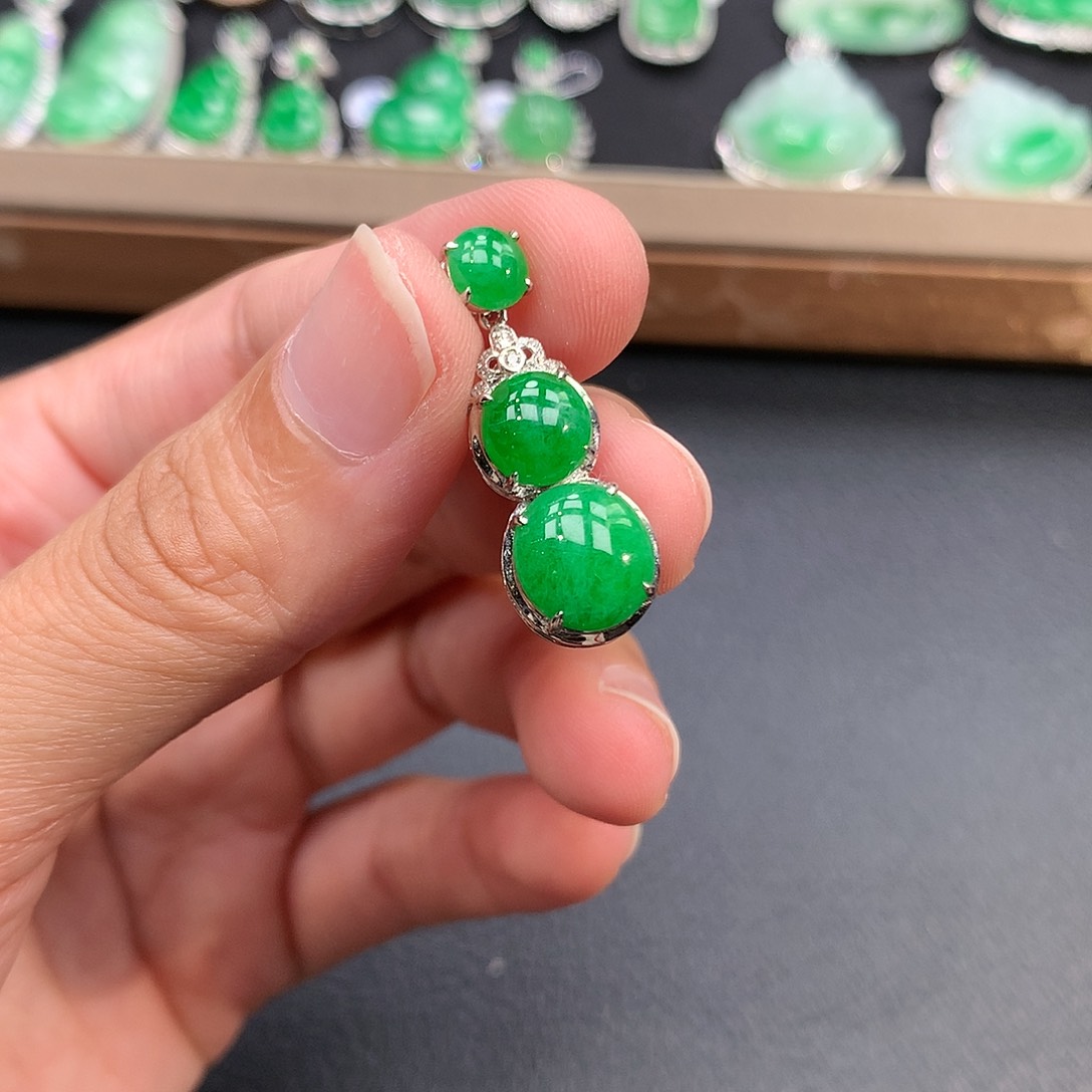 翡翠吊坠(赠链)18K金镶嵌