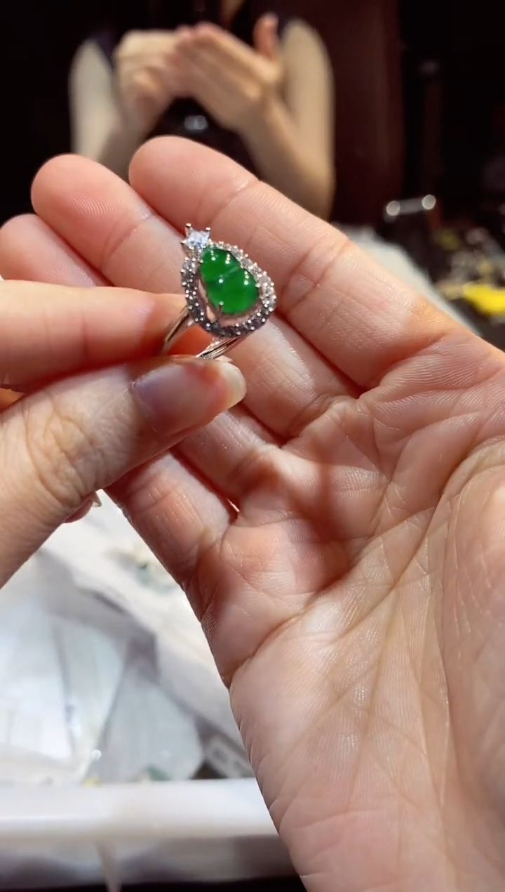 【闪购商品】翡翠吊坠(不含链)未镶嵌多样性发货其一不含链