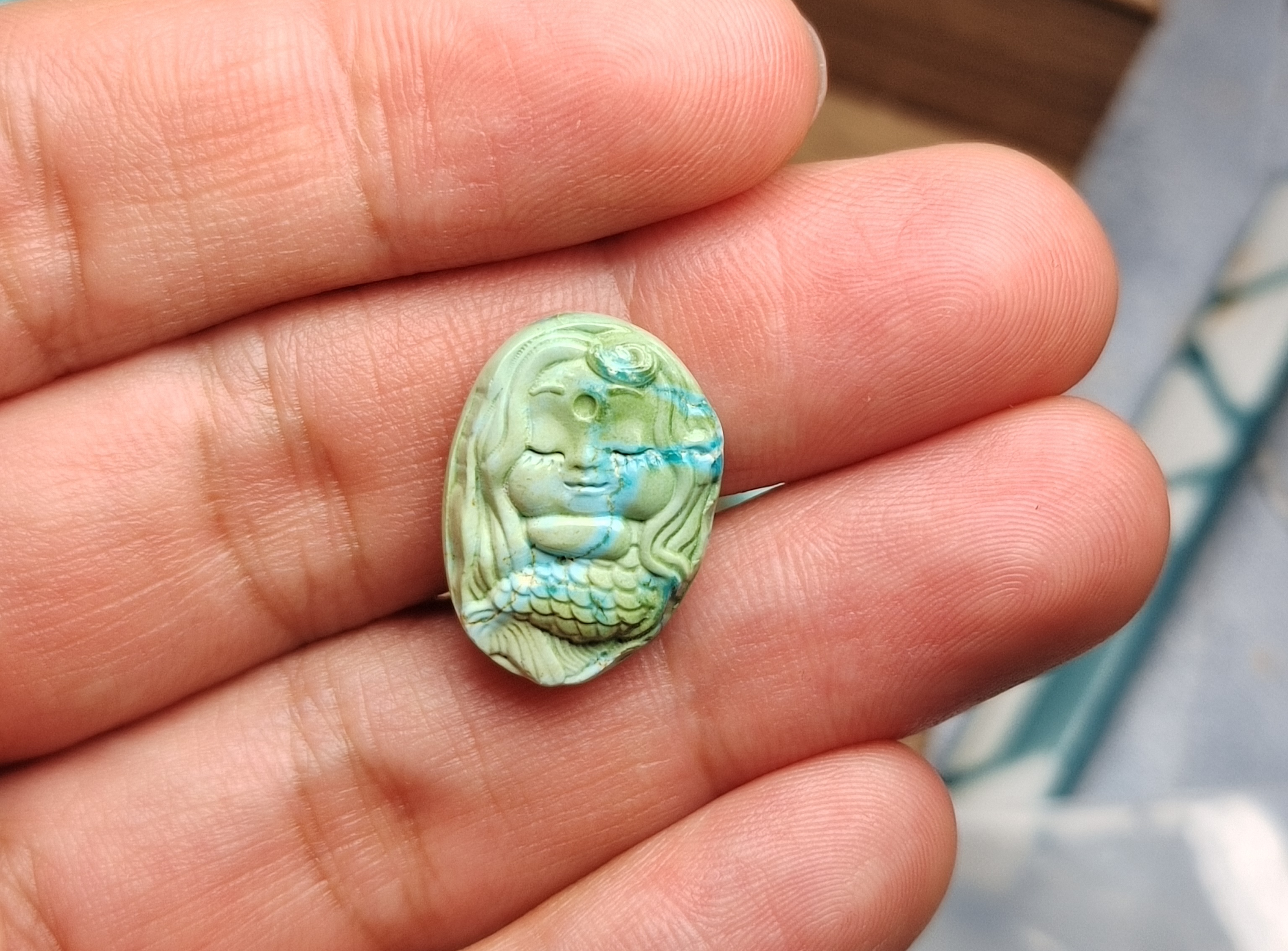 绿松石美人鱼精工雕刻  有轻微瑕疵