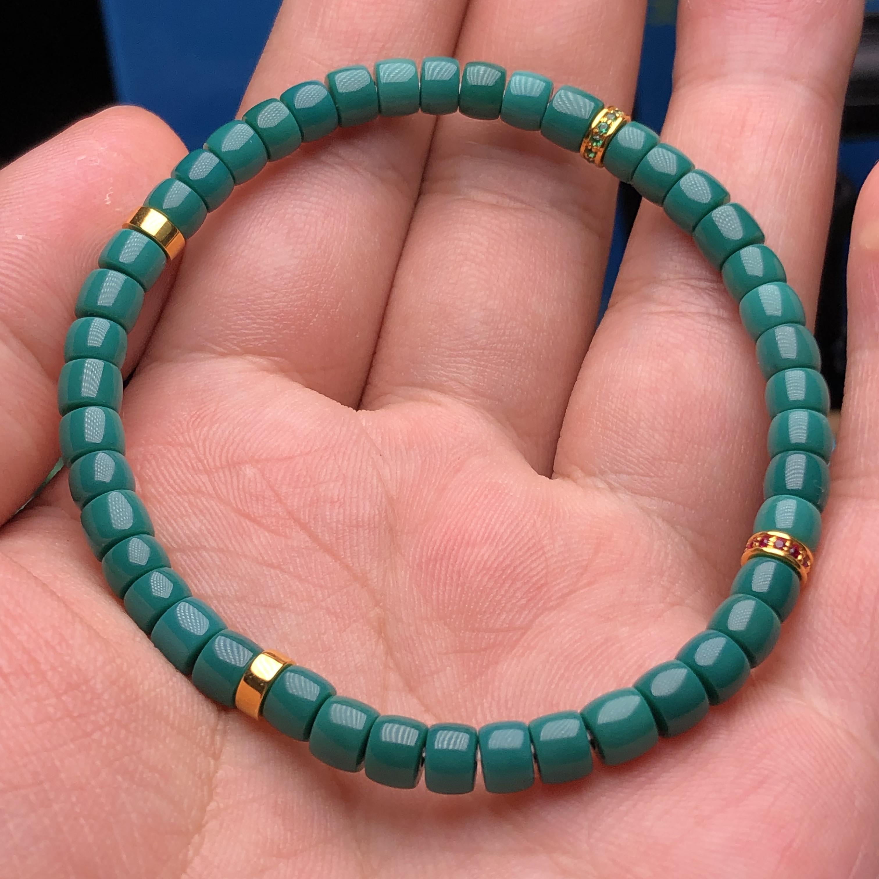 原矿高瓷帝王绿绿松石直切老型手串    尺寸5*4    重9克