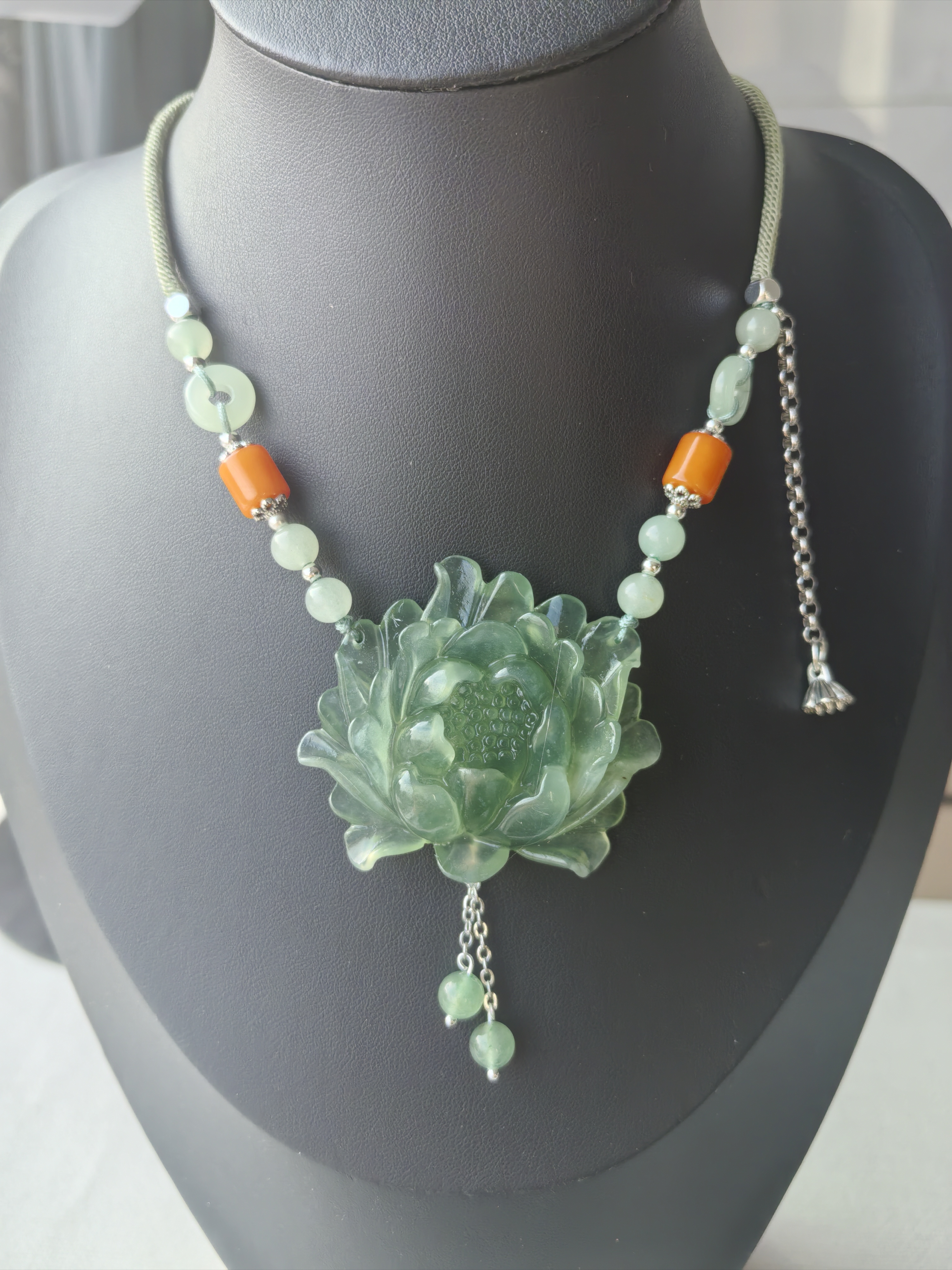 手工雕刻，精品岫玉吊坠