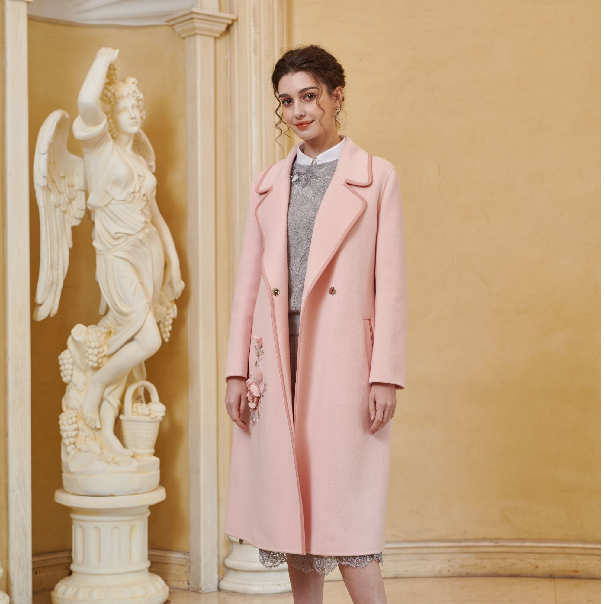 Pink Mary/粉红玛琍钉珠绣花翻领大衣气质秋冬PMANW6009