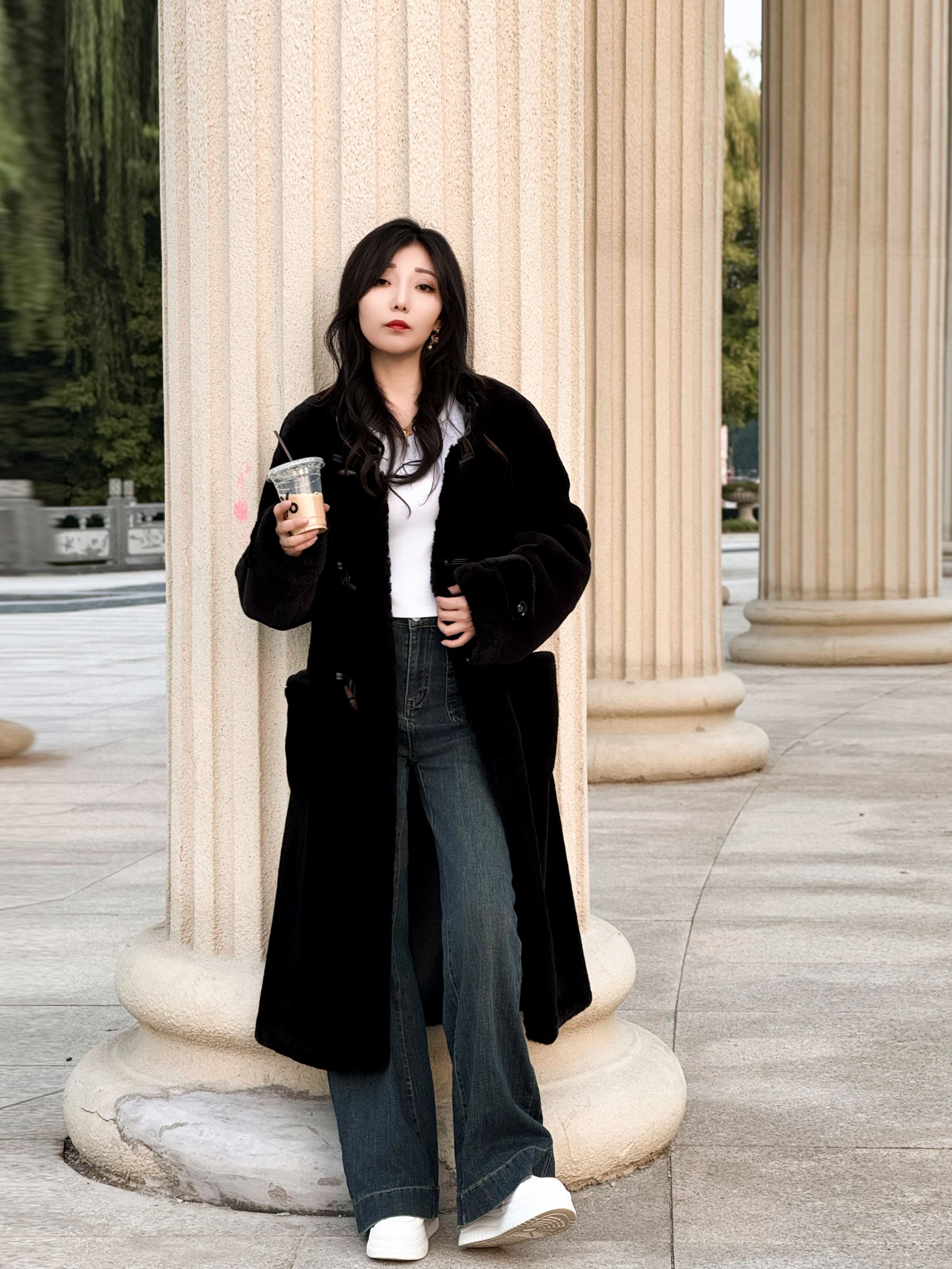 YY2025秋冬新款美利奴皮毛一体2350-1外套女黑长款连帽牛角扣