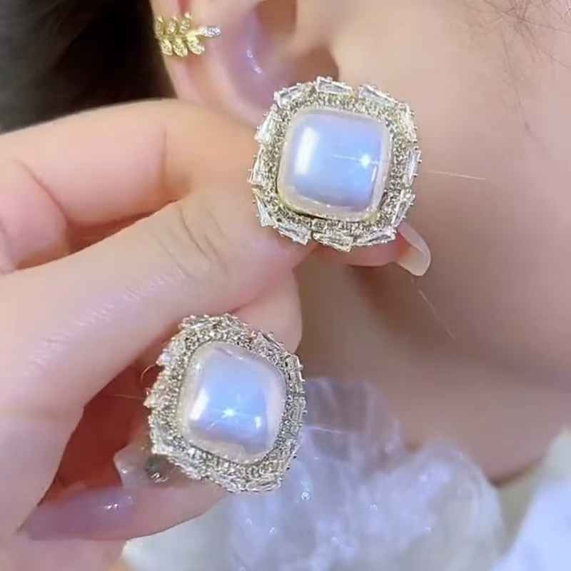 铜合金耳饰 小香风气质轻奢时尚百搭复古法式素款PT0281A1