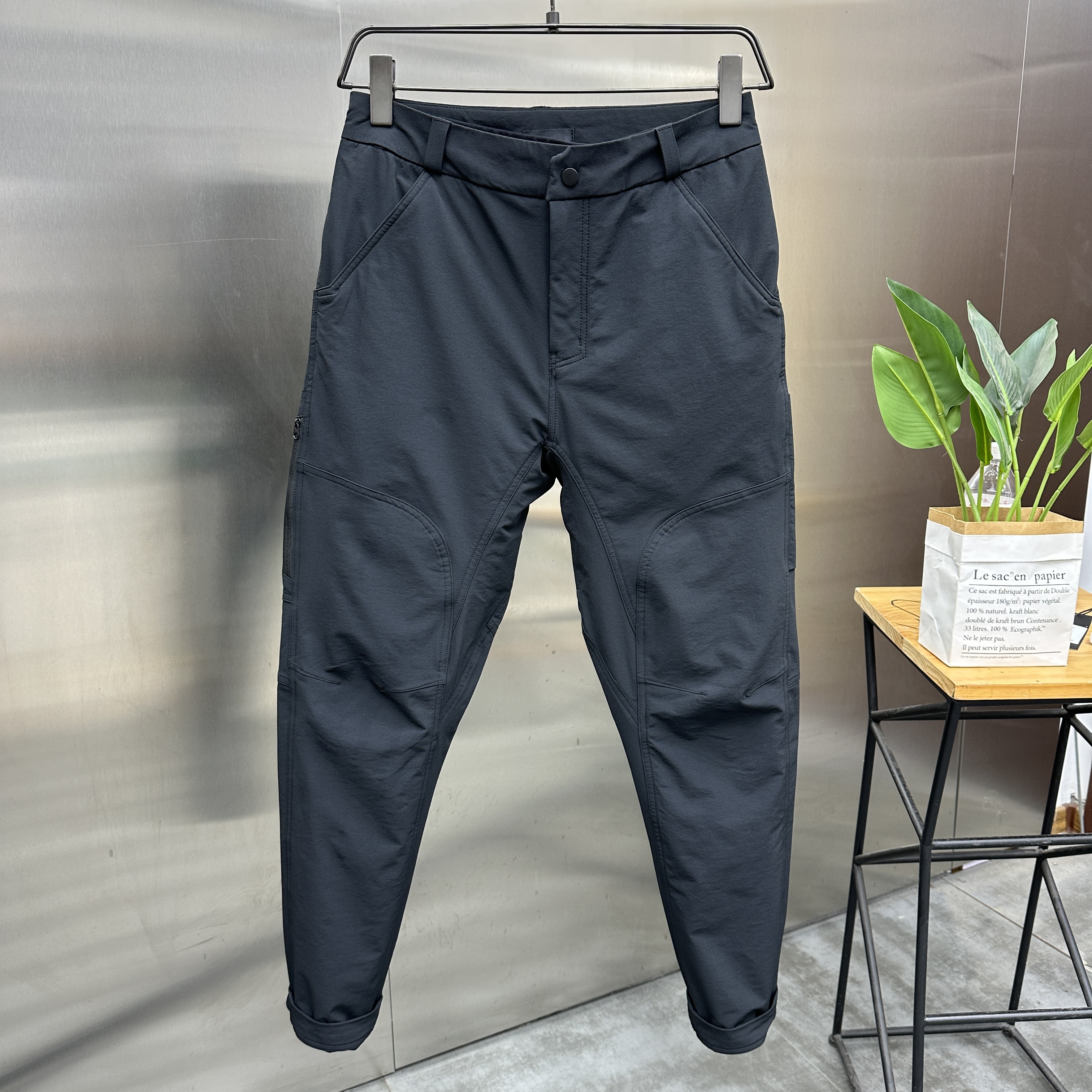 秋冬季高品质纯黑色男士商务简约户外百搭冲锋裤男时尚