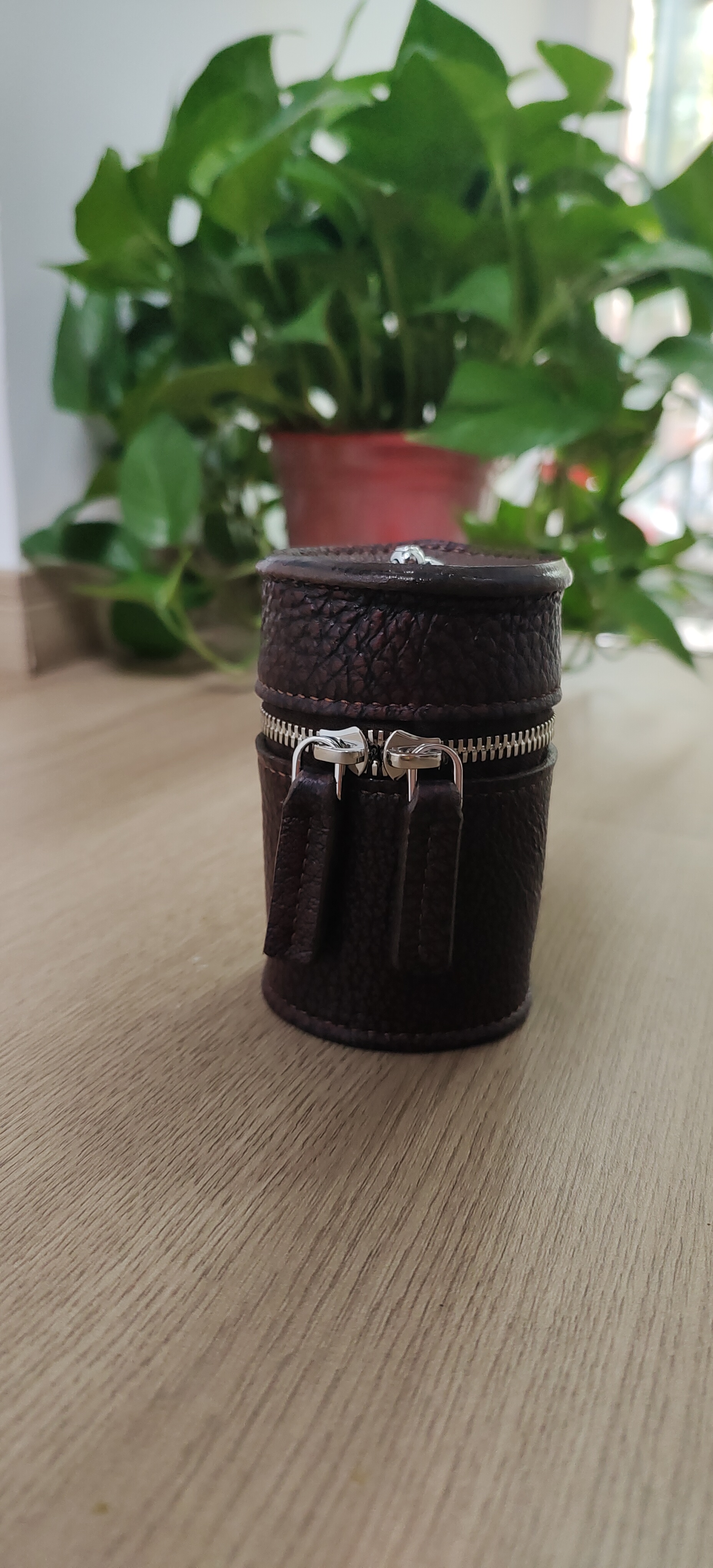 口红钥匙包，头层高档牛皮，可手拿，可斜挎，纯手工制作，男女都可用。