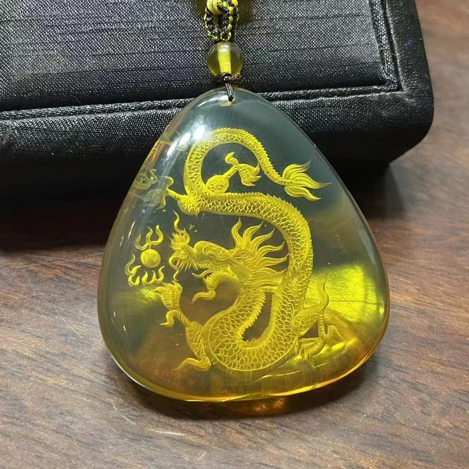 高端奢华天花板琥珀人工雕刻龙牌吊坠HP抖音基地一物一证88