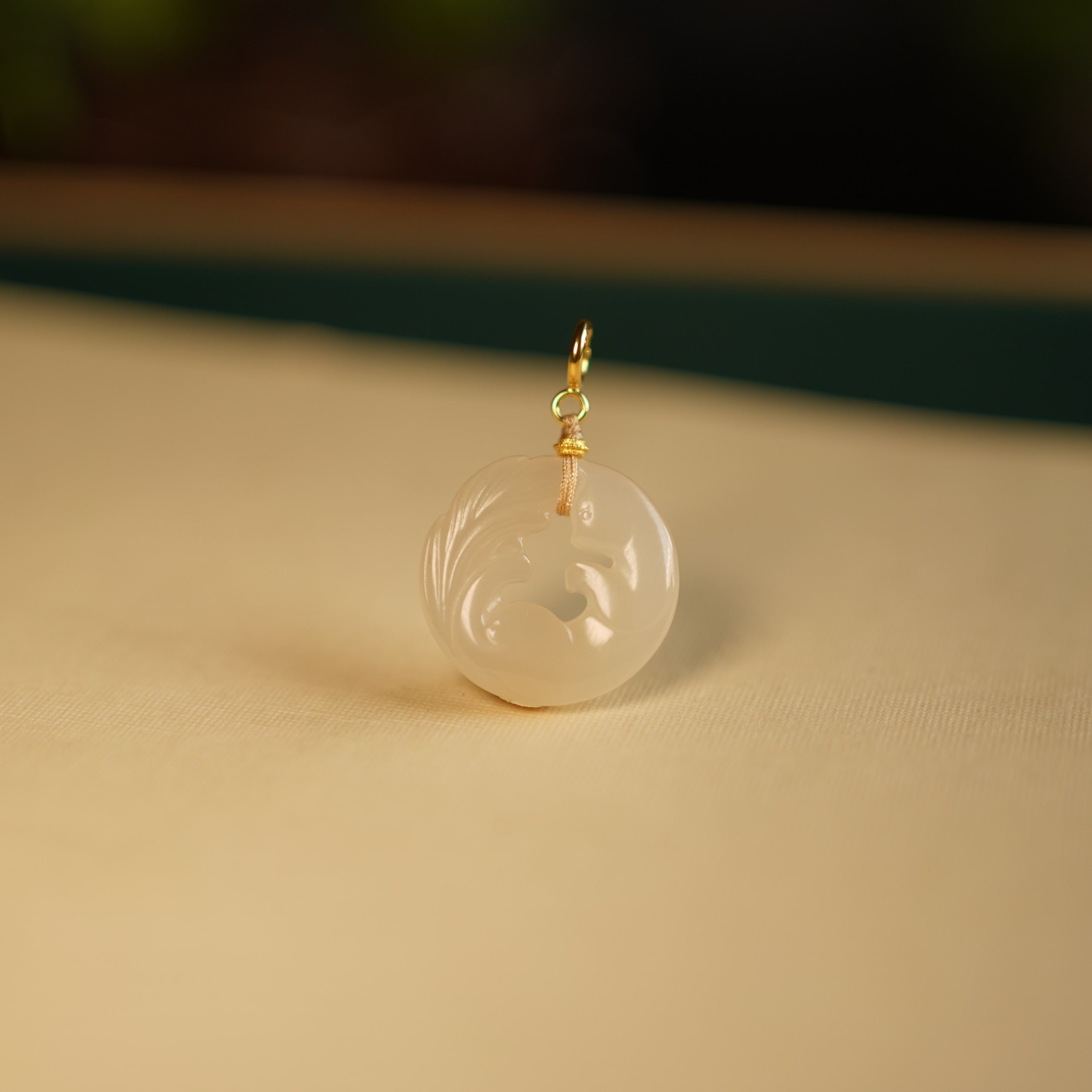 和田玉藕粉凤九18k金镶嵌尺寸19＊19＊5mm