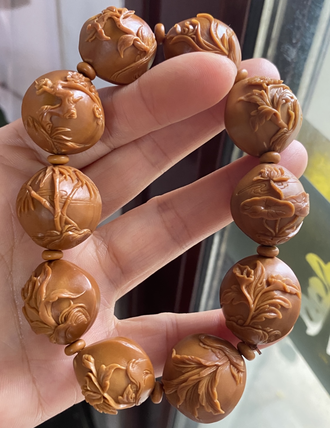 胡小兰作品“花开富贵”2.1×2.2四花水晶核雕刻