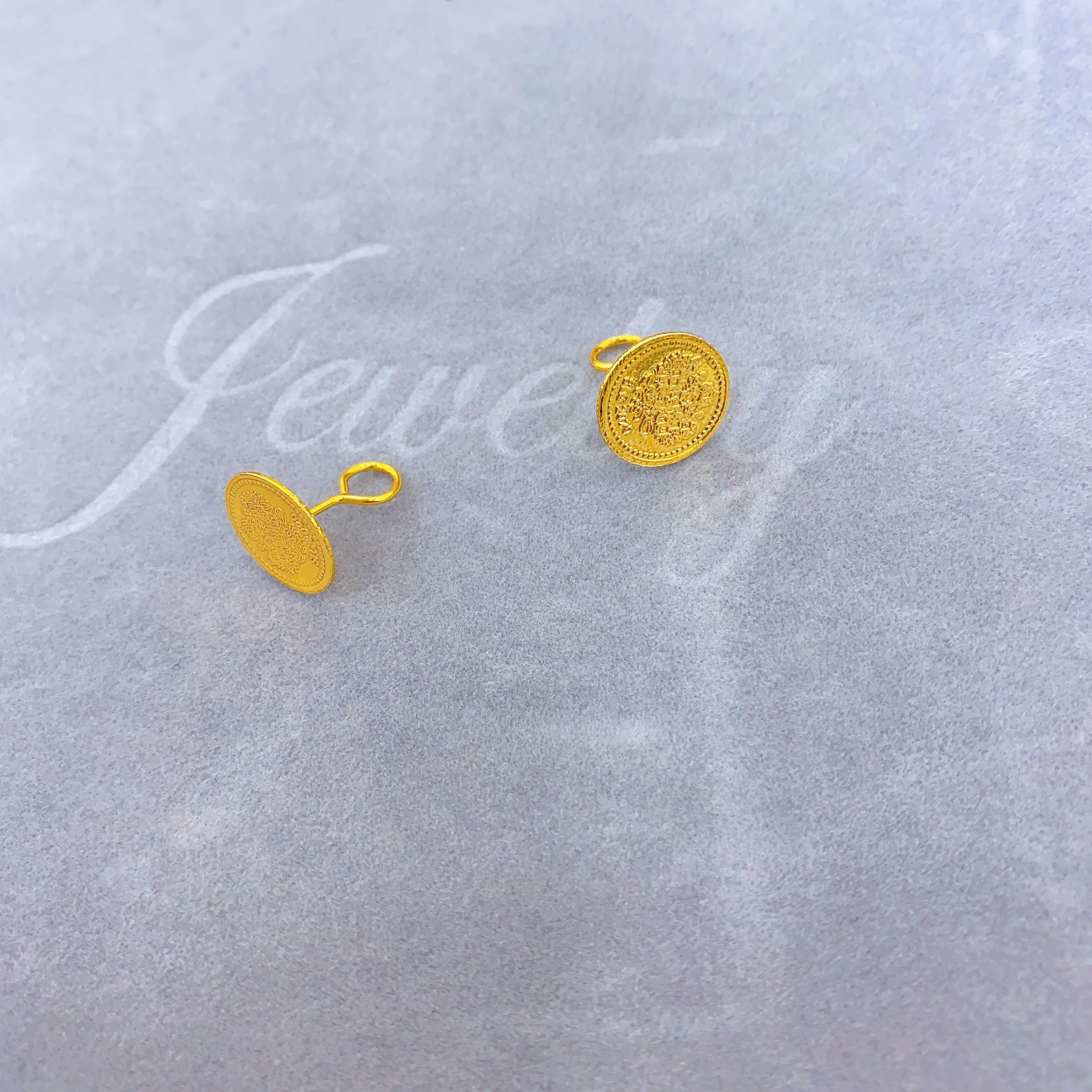 铜合金亚克力耳饰 爆款个性气质金币款耳钉简约金色百搭精致008