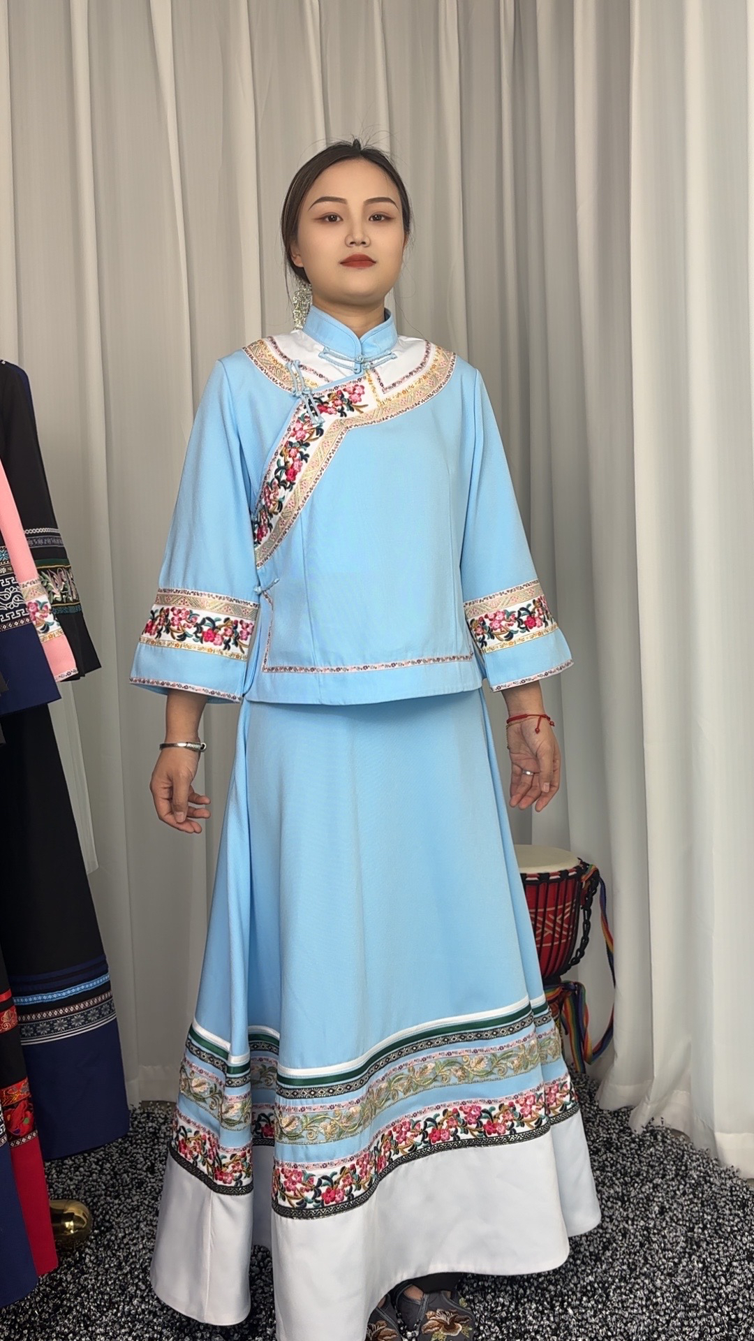 【旅依】布依族壮族服饰传统刺绣小花条纹民族风刺绣生活休闲女秋季