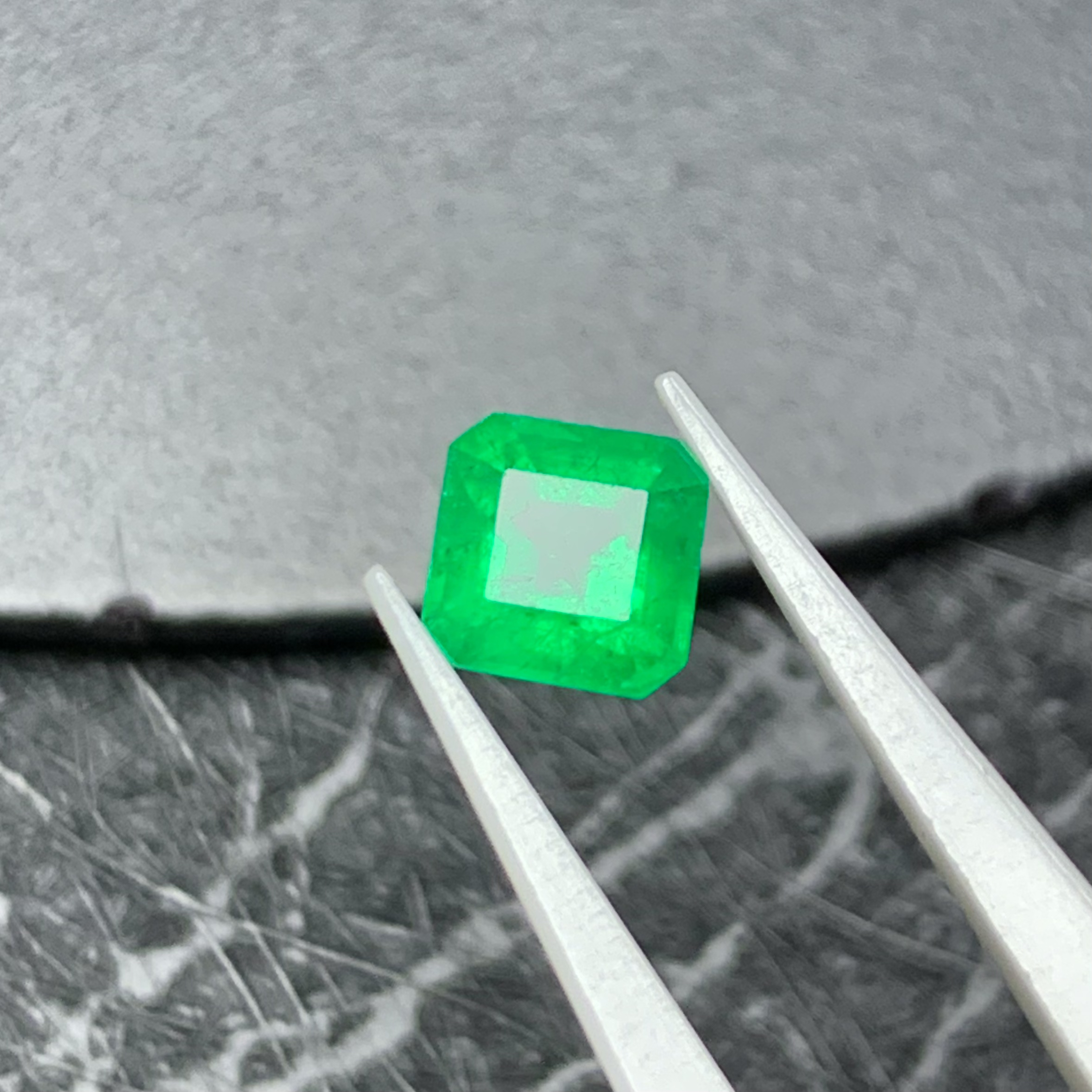 1.13克拉哥伦比亚祖母绿裸石沃顿绿晶体干净通透