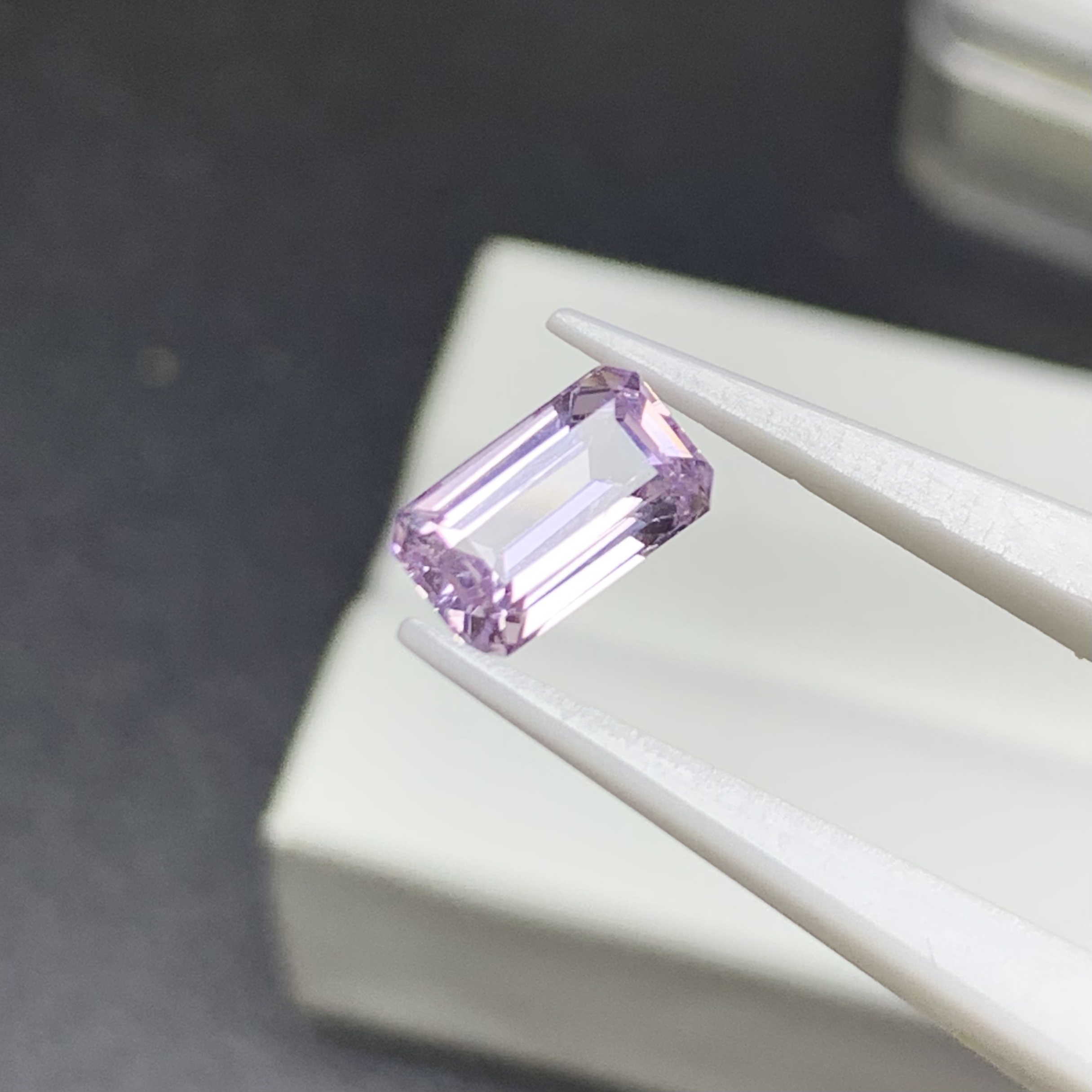 1.29克拉缅甸尖晶石裸石浅紫色7.5*4.5*3.5毫米