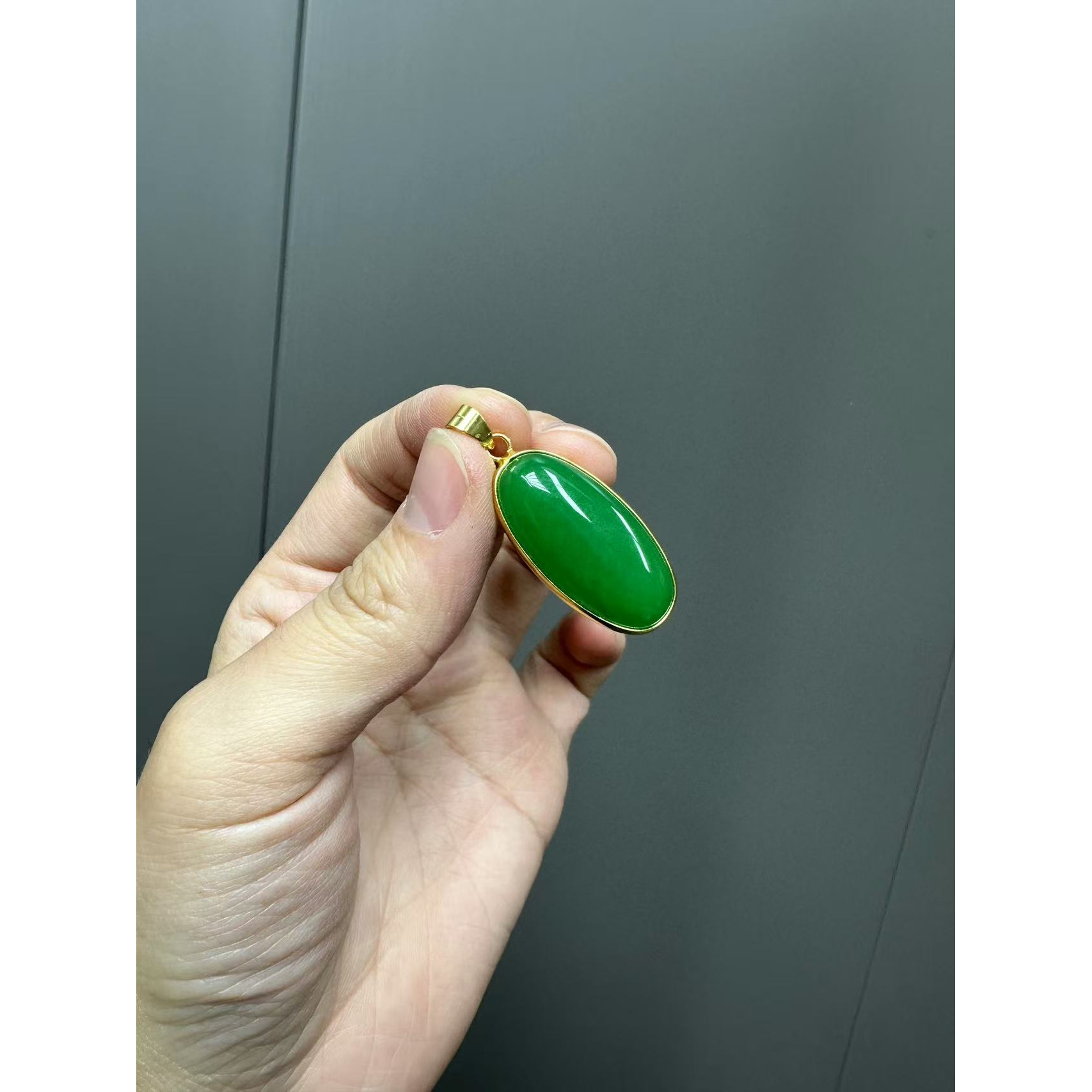 翡翠辣绿14k长款椭圆形吊坠