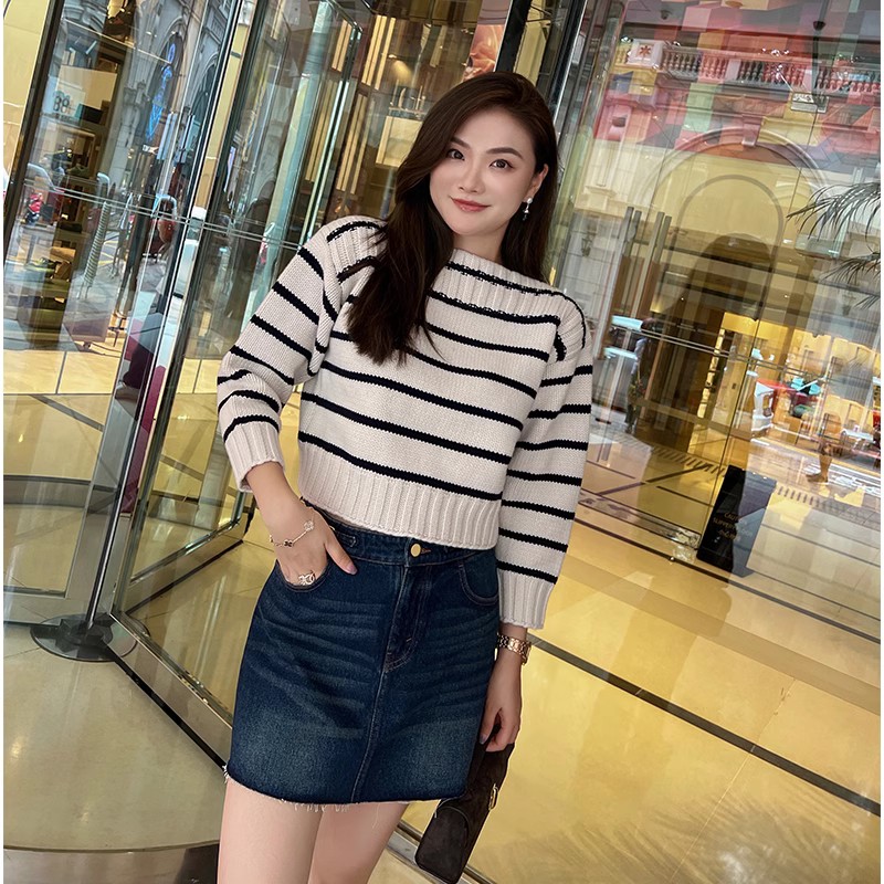 新款黑白针织条纹上衣
