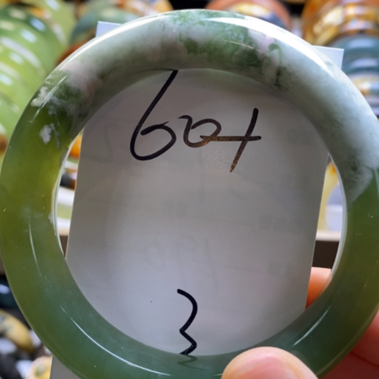 【闪购商品】蛇纹石玉手镯未镶嵌一**?