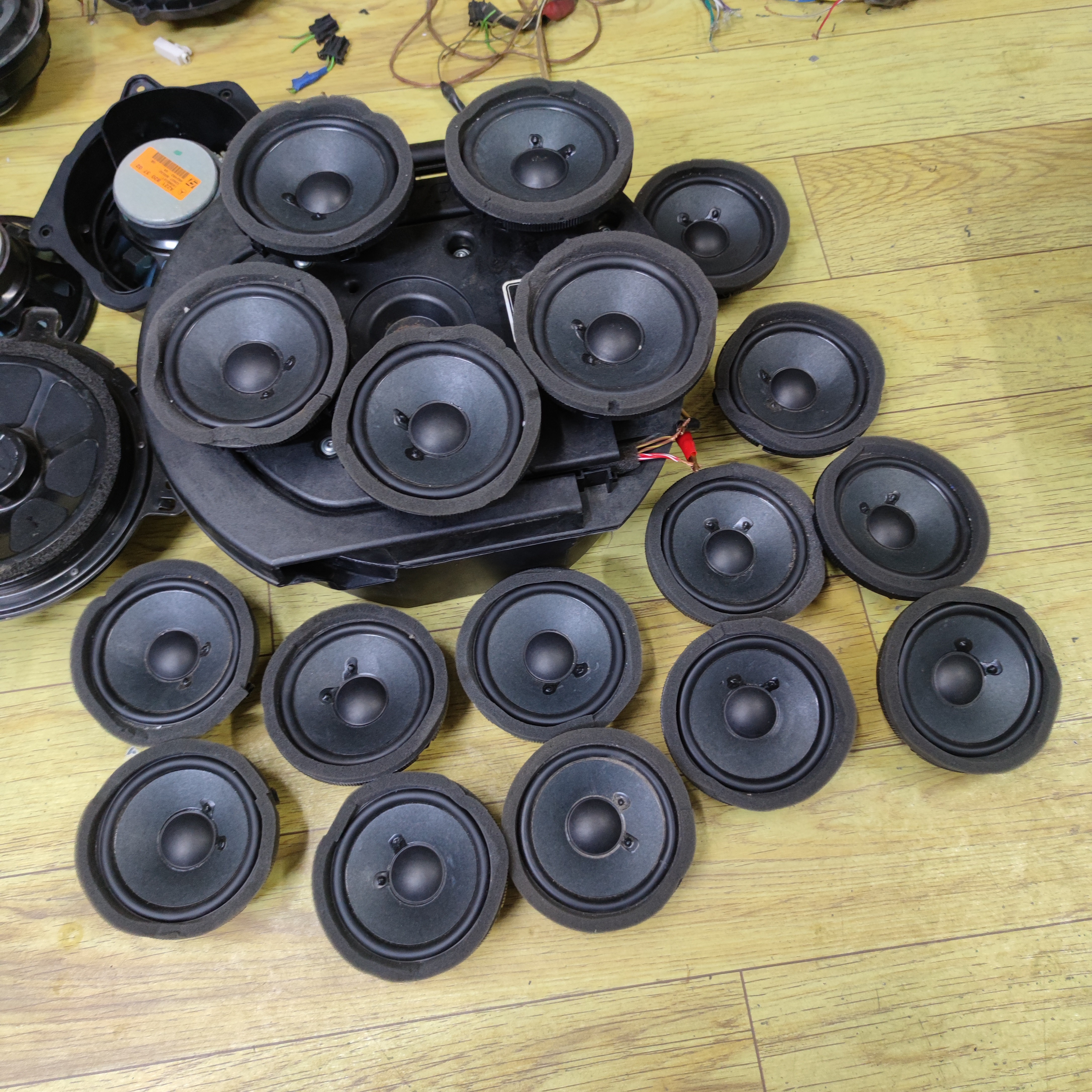 奔驰S级223柏林中音喇叭，奔驰C级新GLC206可以用，一个价