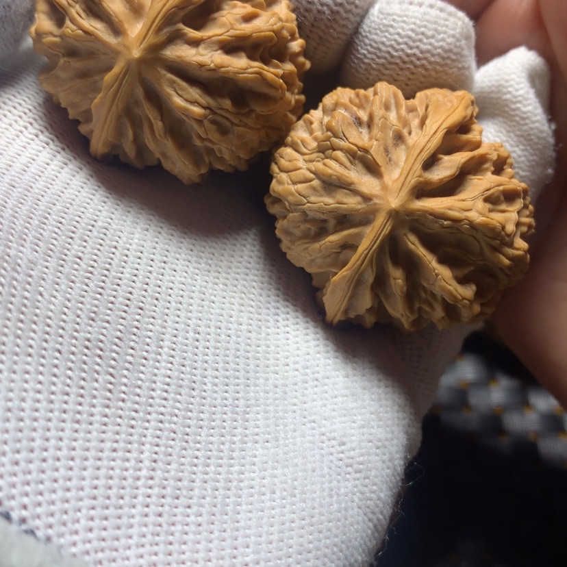 【闪购商品】文玩核桃把件饿*天