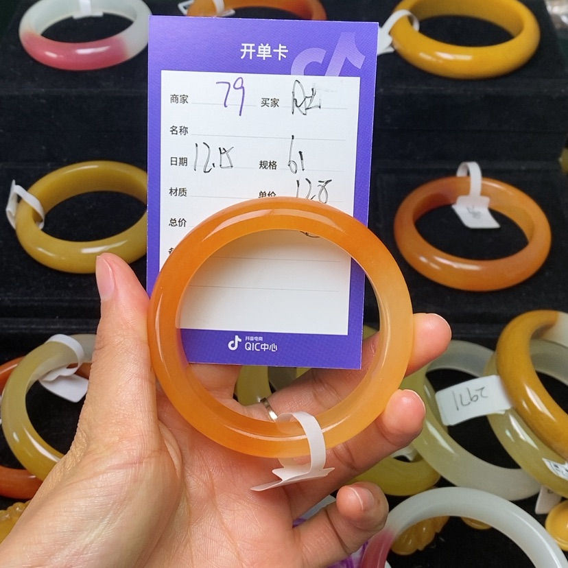 【闪购商品】石英质玉（黄龙玉）手镯未镶嵌肚****斤