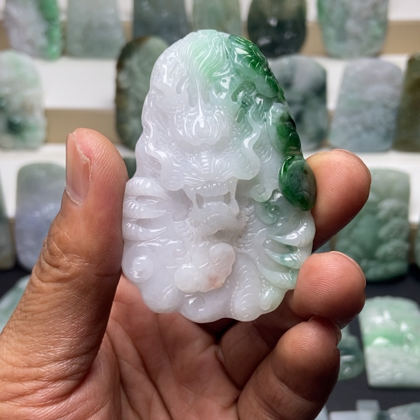 【闪购商品】翡翠颈饰未镶嵌雄*