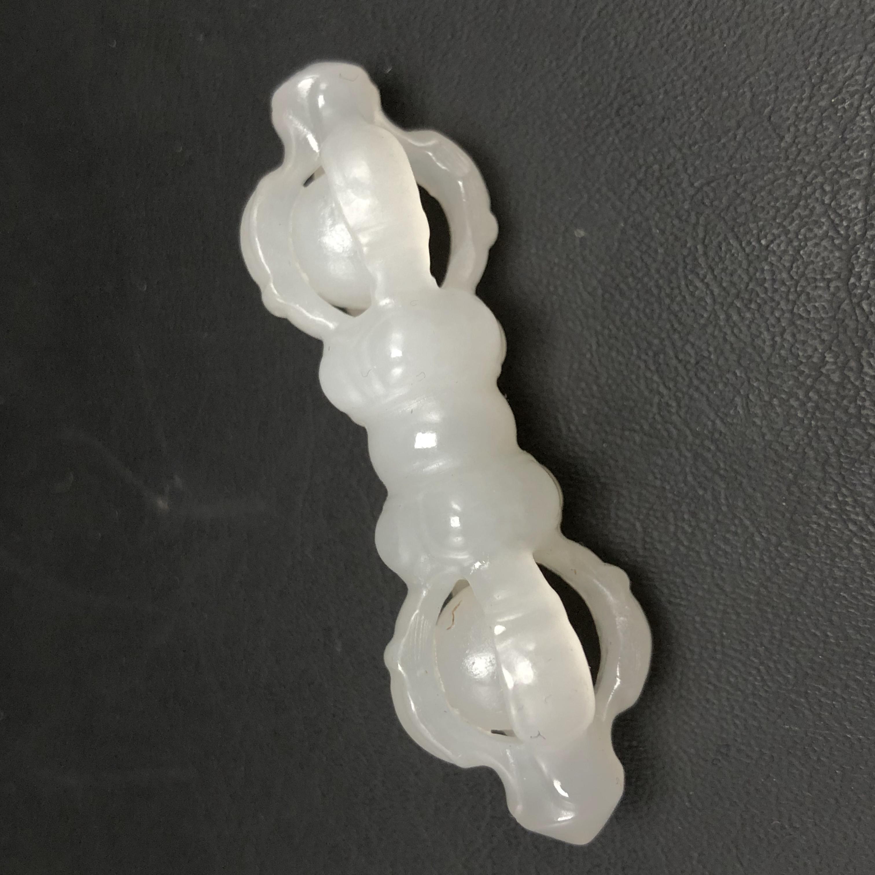 民国左右时期老和田玉金刚杵手把件吊坠