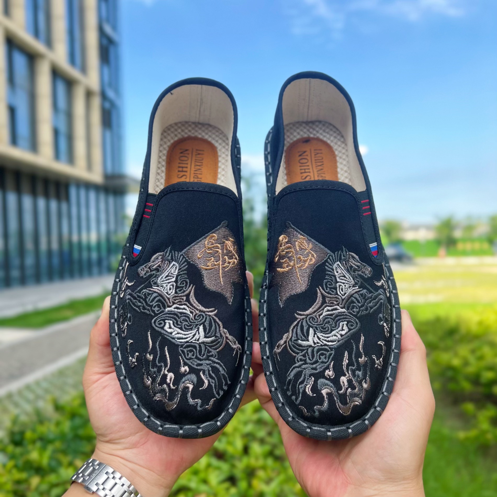 老北京布鞋男款2025新款爆款刺绣开车鞋透气防臭软底防滑国风布鞋