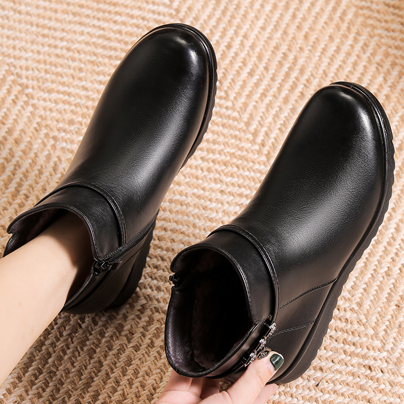 红蜻蜓牌妈妈鞋冬季棉鞋加绒平底防滑保暖老人短靴中老年女鞋皮鞋