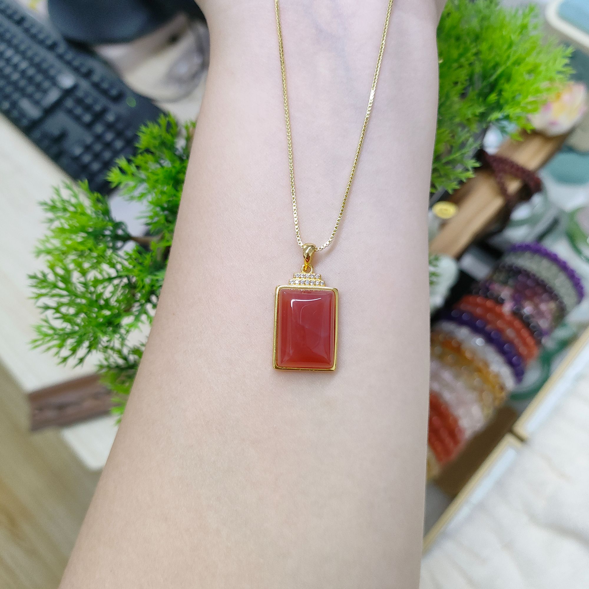 龙瑞珠宝-天然玛瑙玉髓925银镶嵌无事牌时尚百搭本命年红色多样性