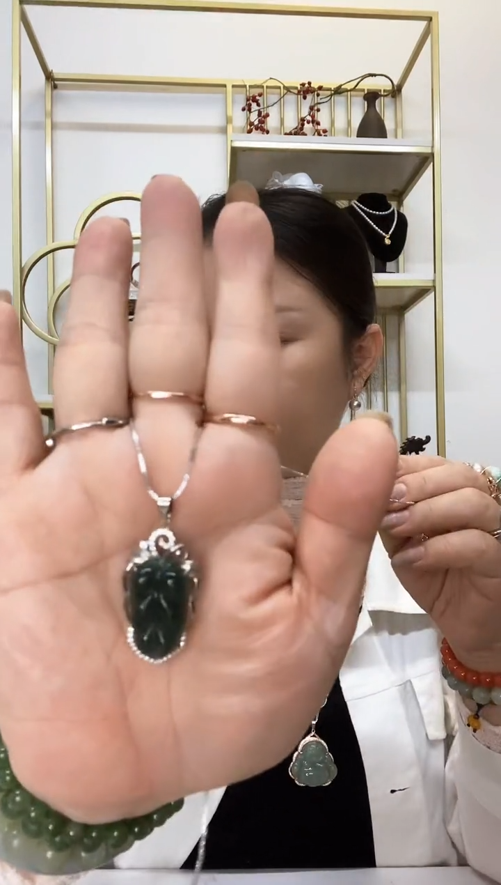 【闪购商品】翡翠颈饰银S925镶嵌小叶子