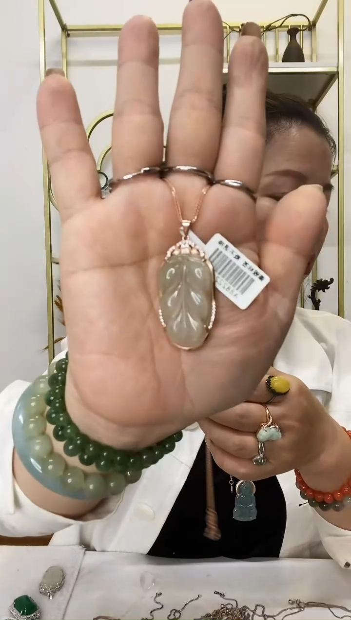 【闪购商品】翡翠吊坠(赠链)银S925镶嵌叶子玫瑰边