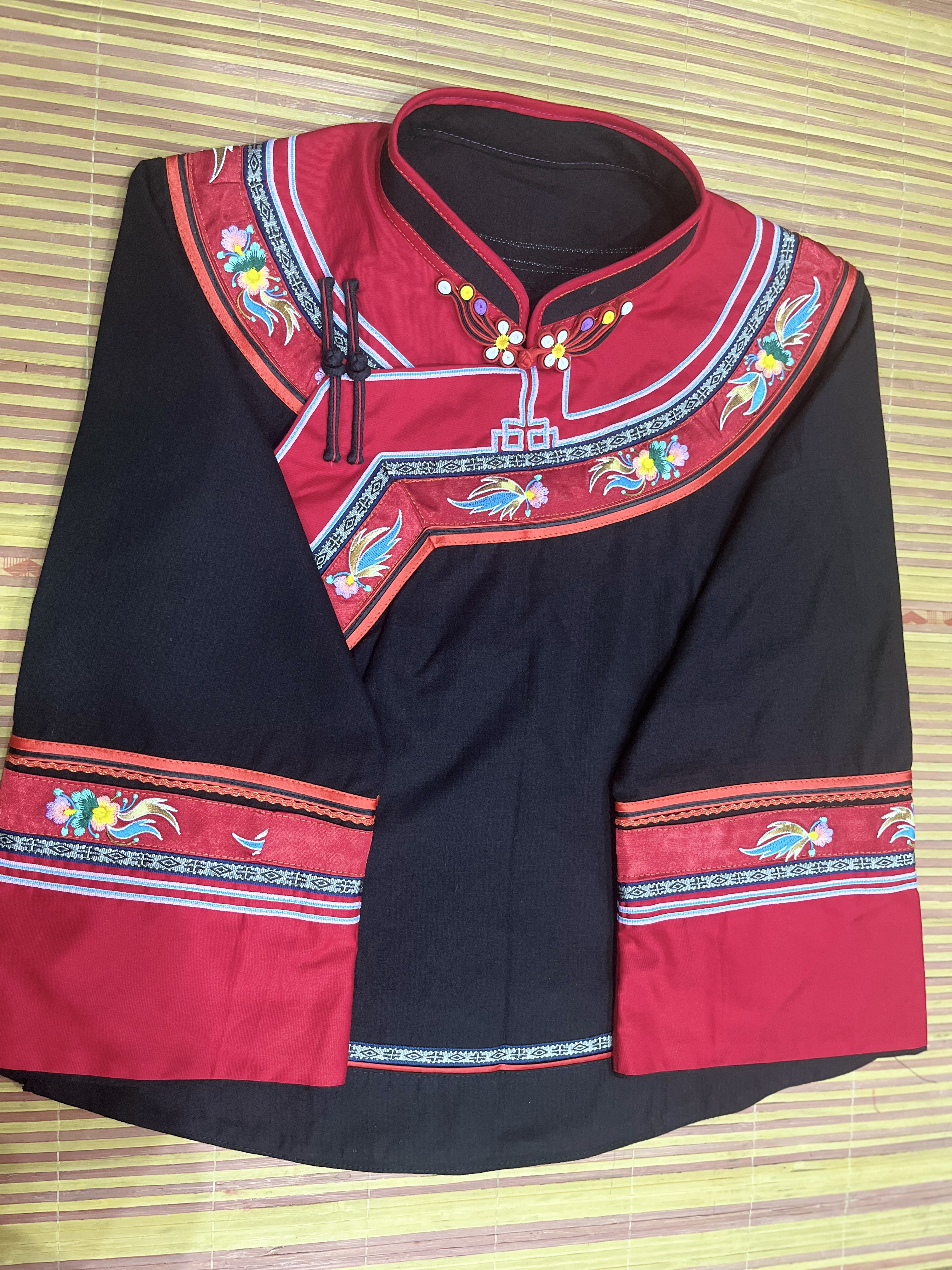 笑笑家少数民族布依族新款黑色土布刺绣上衣