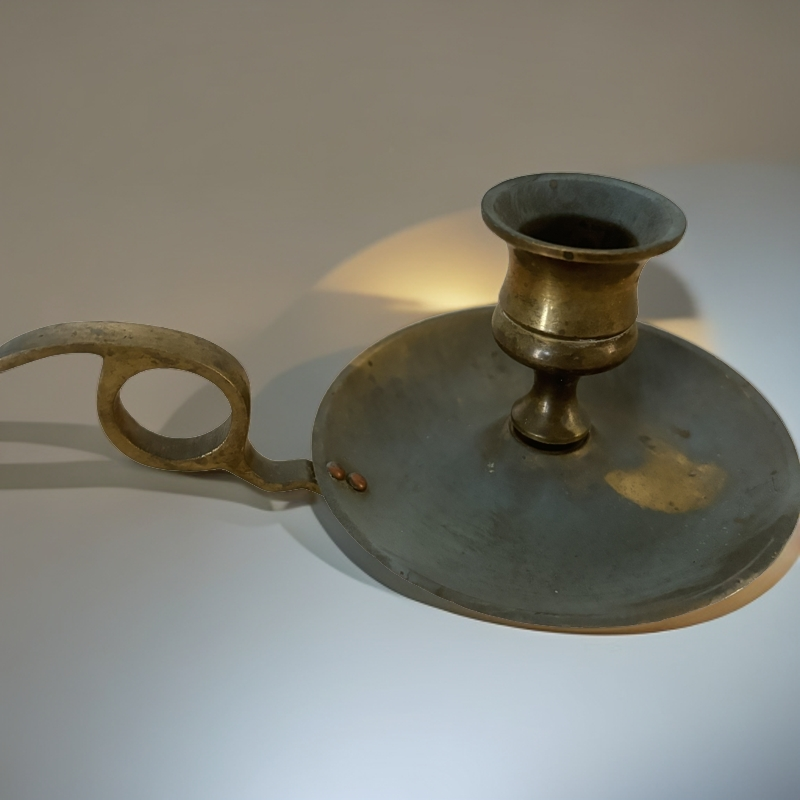 复古手持烛台摆件