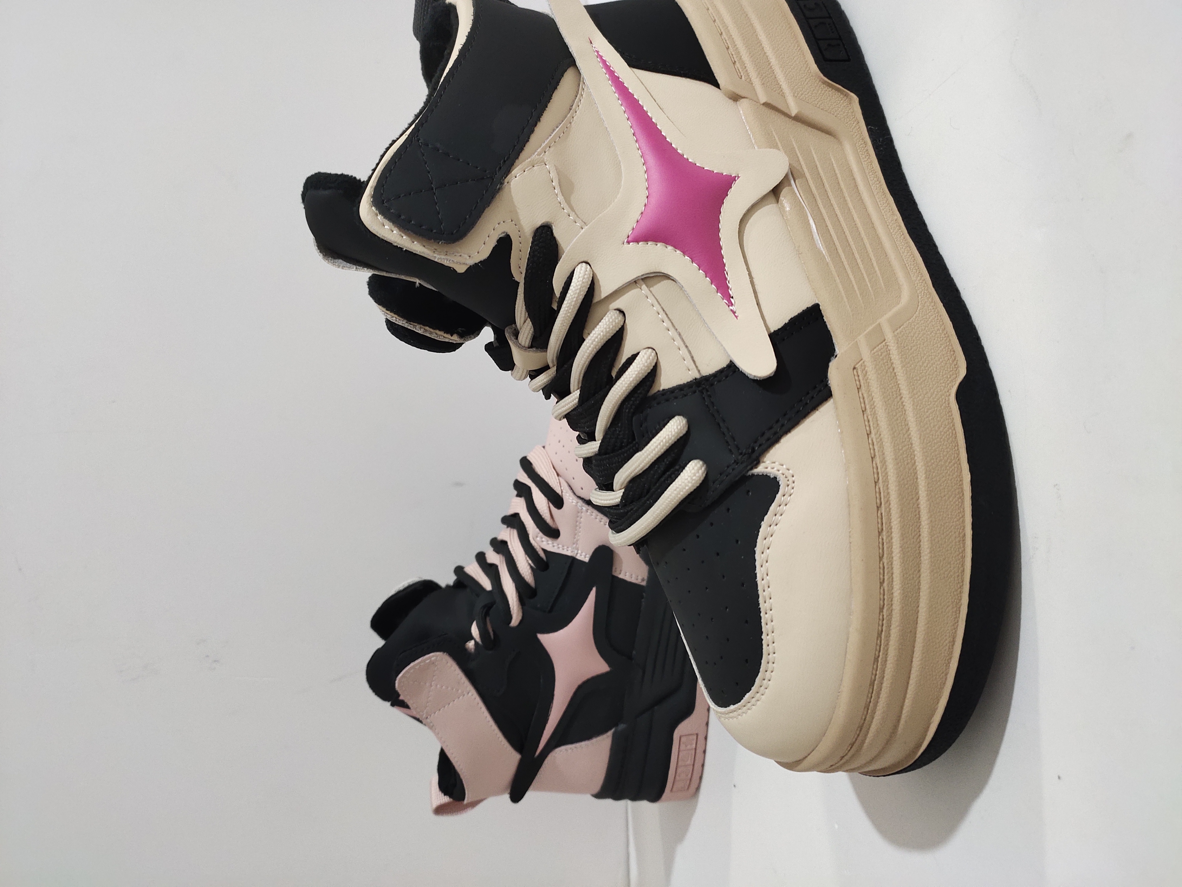 2023新款秋冬时尚休闲女鞋运动百搭厚底加绒高帮冬季真皮潮流