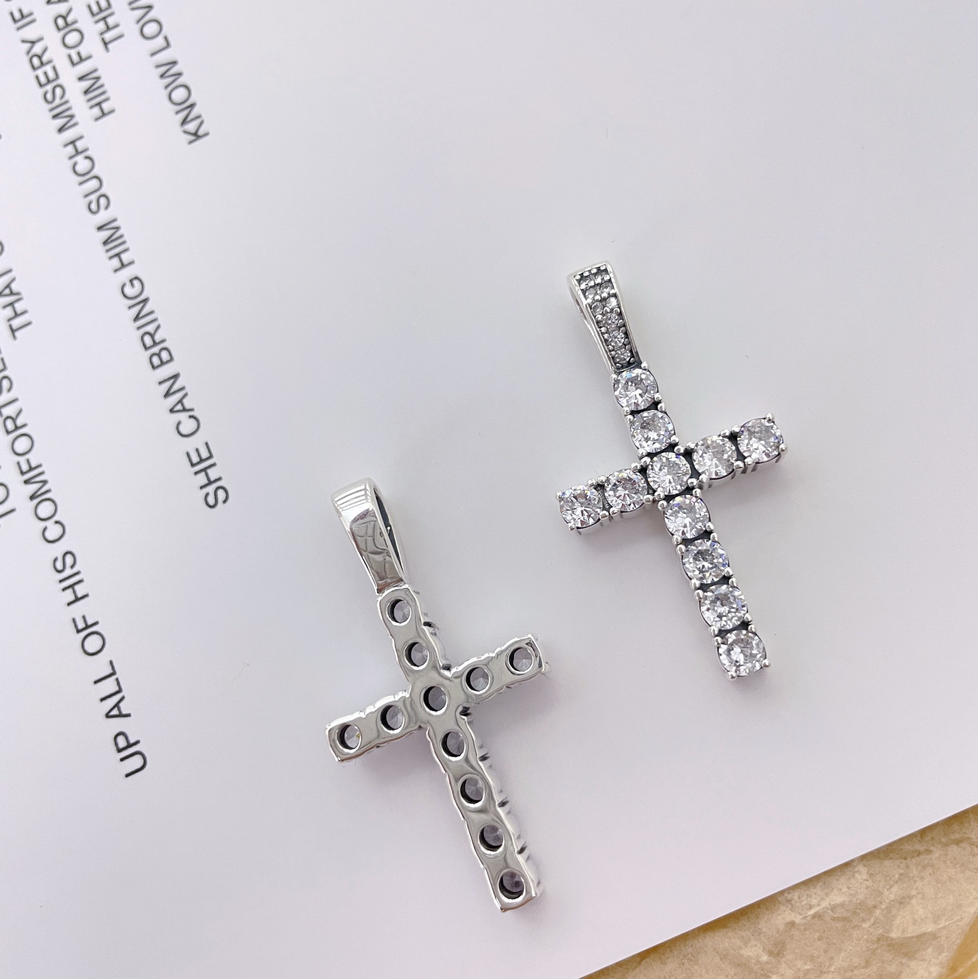 吊坠925银合成锆石 时尚高级镶锆十字架吊坠（中号）