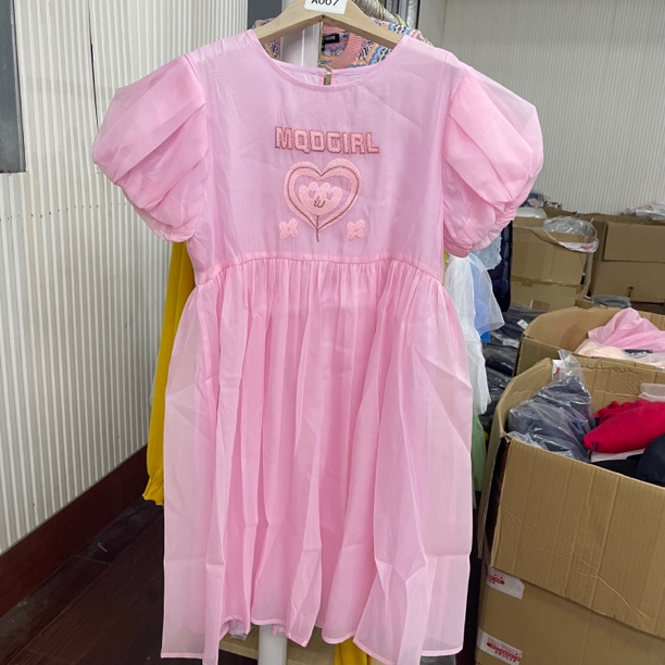 马家粉色泡泡袖连衣裙35.9