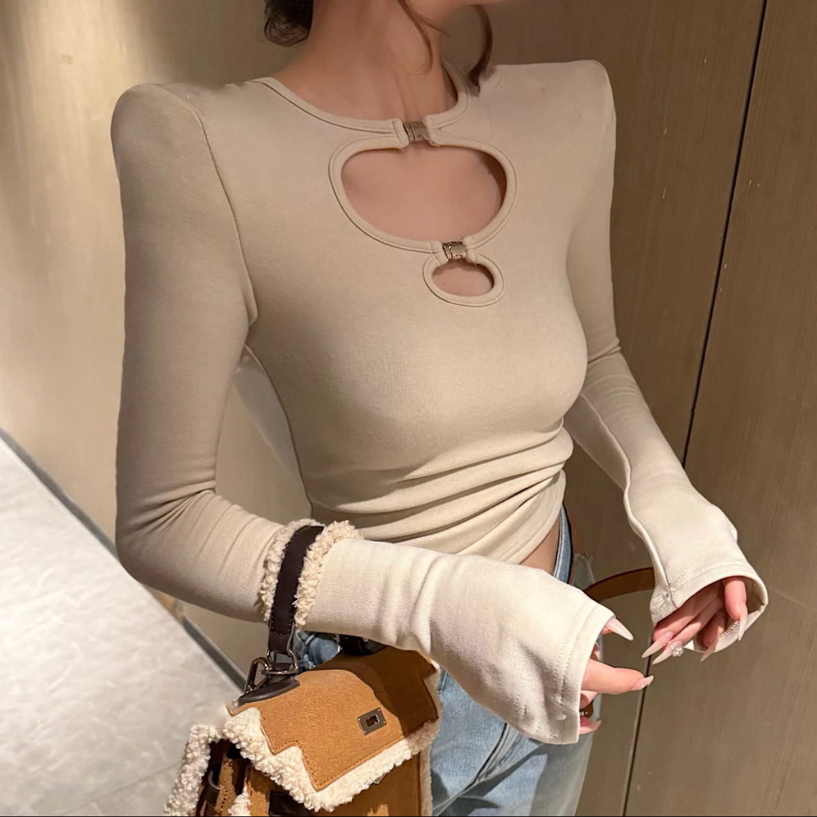 YIDENG 2025秋冬新款时尚百搭镂空设计感修身显瘦短款打底衫