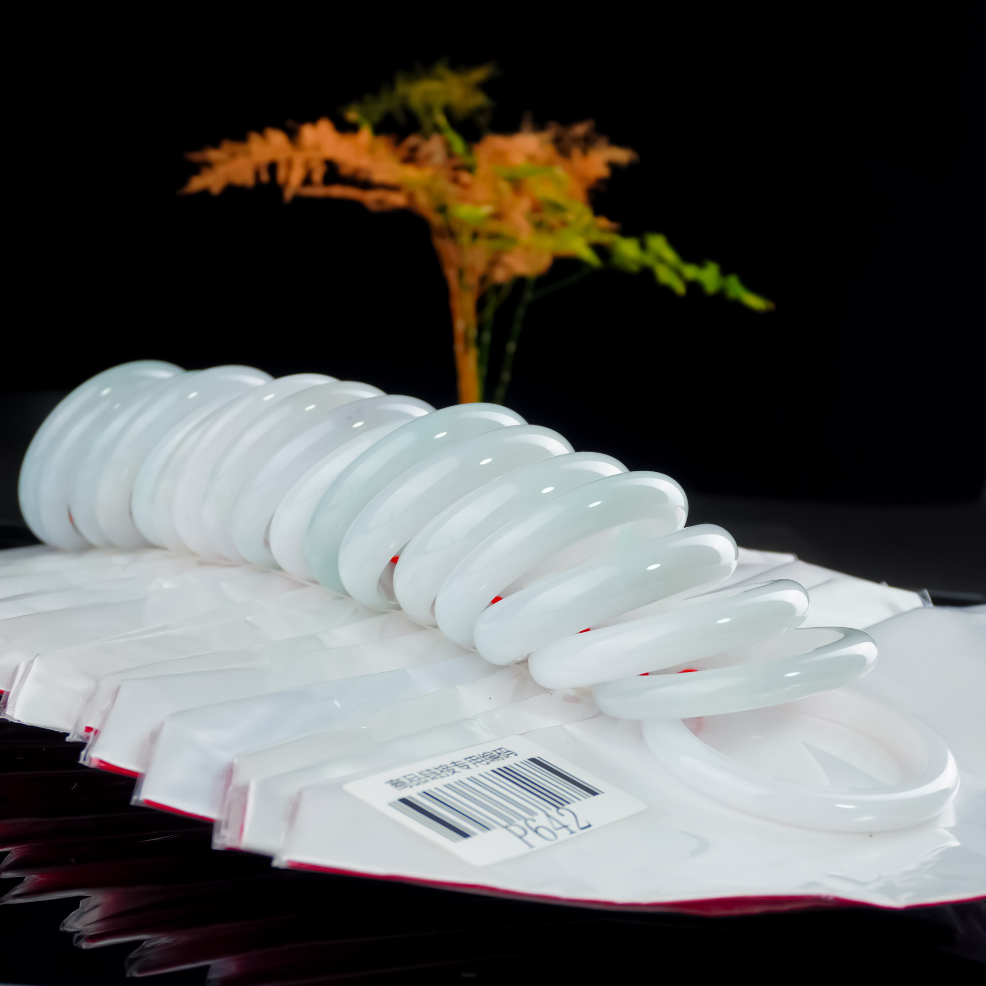 【大李珠宝】翡翠手镯多样性发其一---佩佩--P642