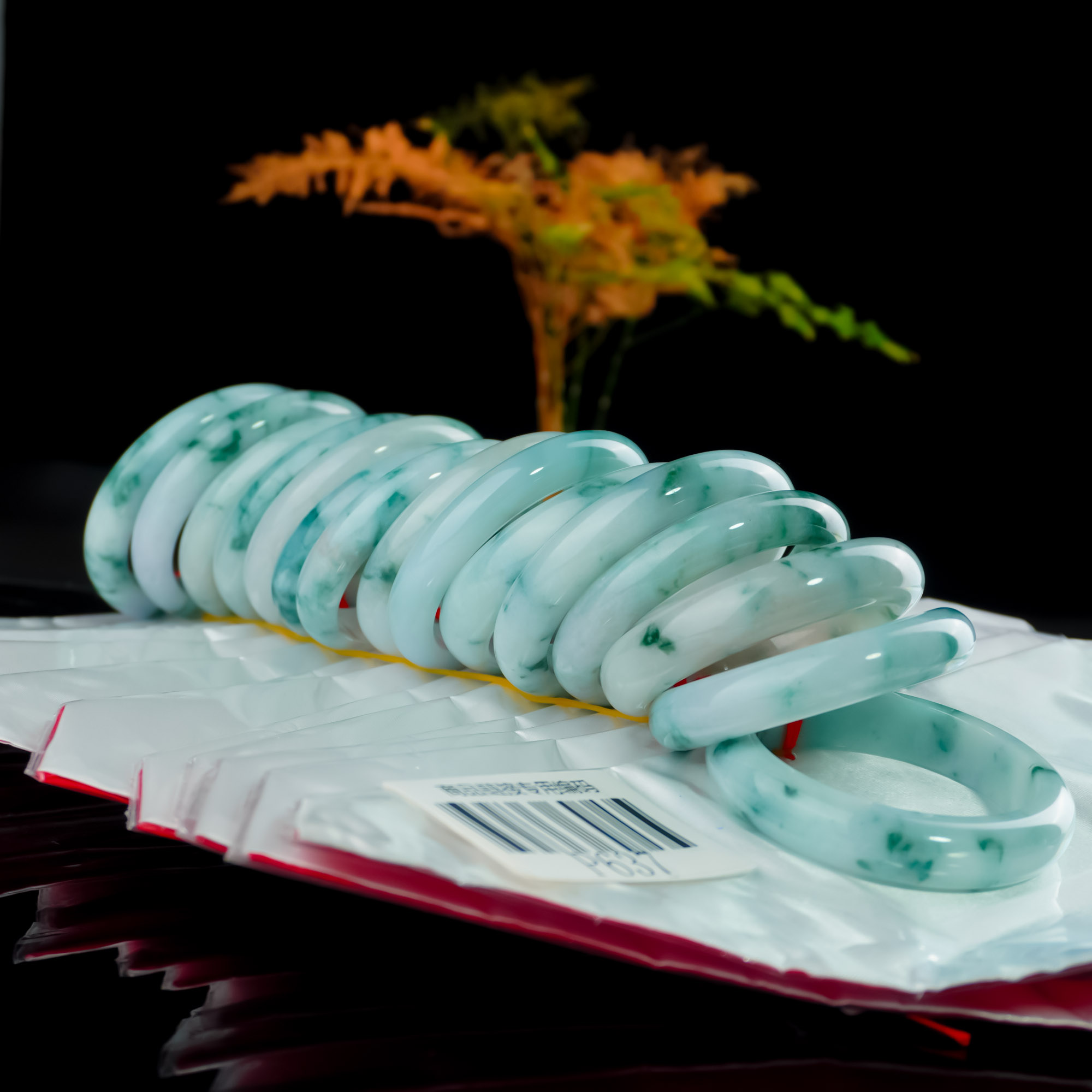 【大李珠宝】翡翠手镯多样性发其一---佩佩--P637