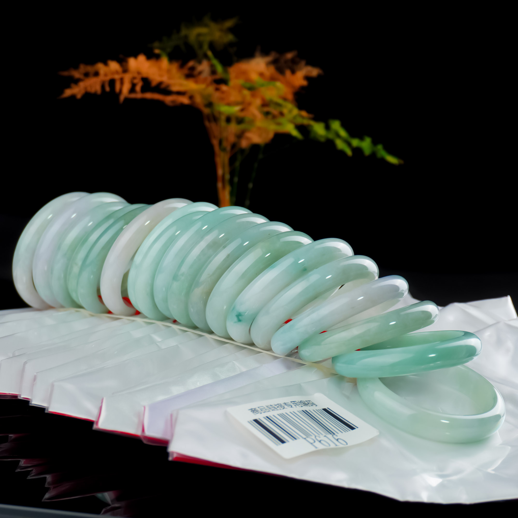 【大李珠宝】翡翠手镯多样性发其一---佩佩--P616