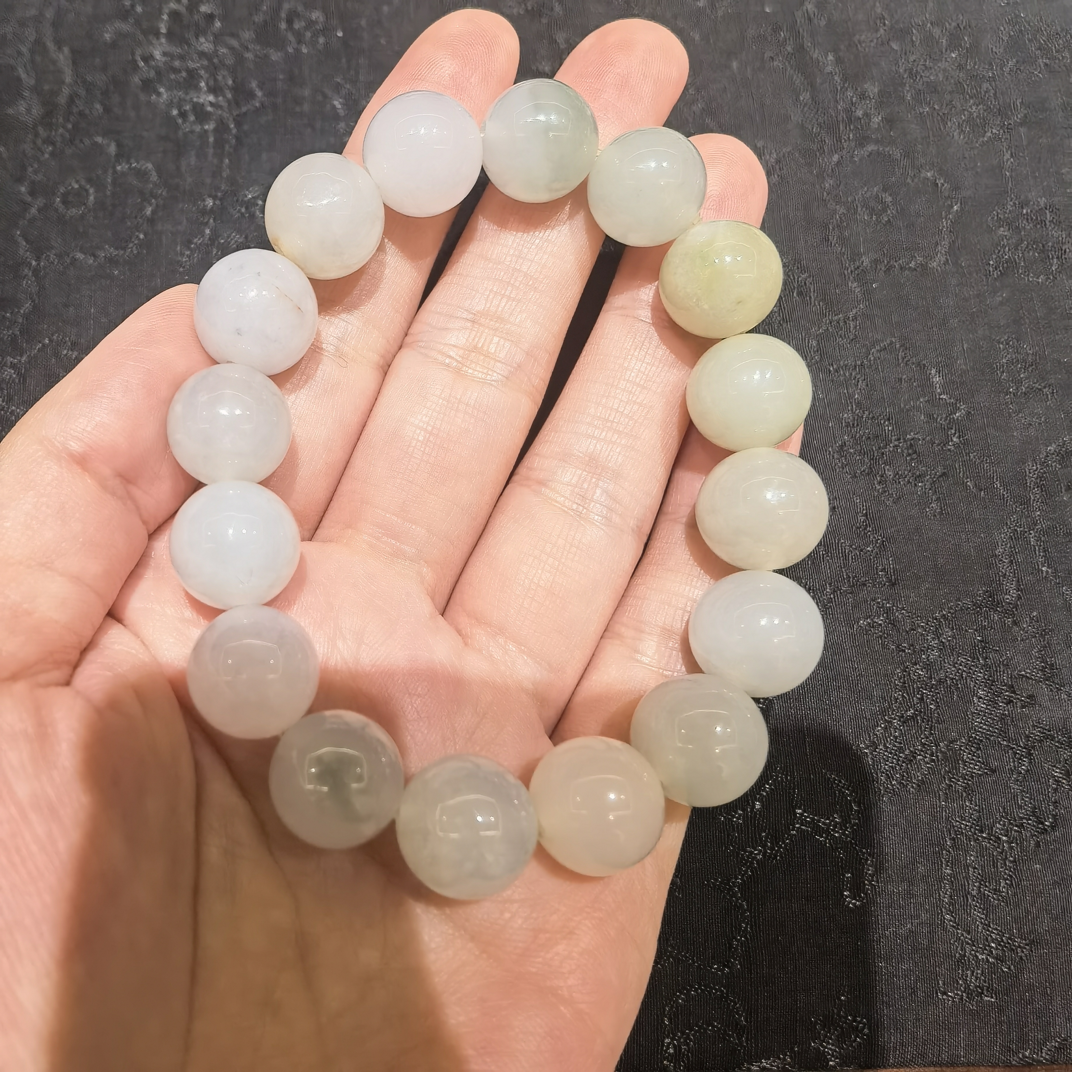 天然翡翠马卡龙飘黄圆珠手串