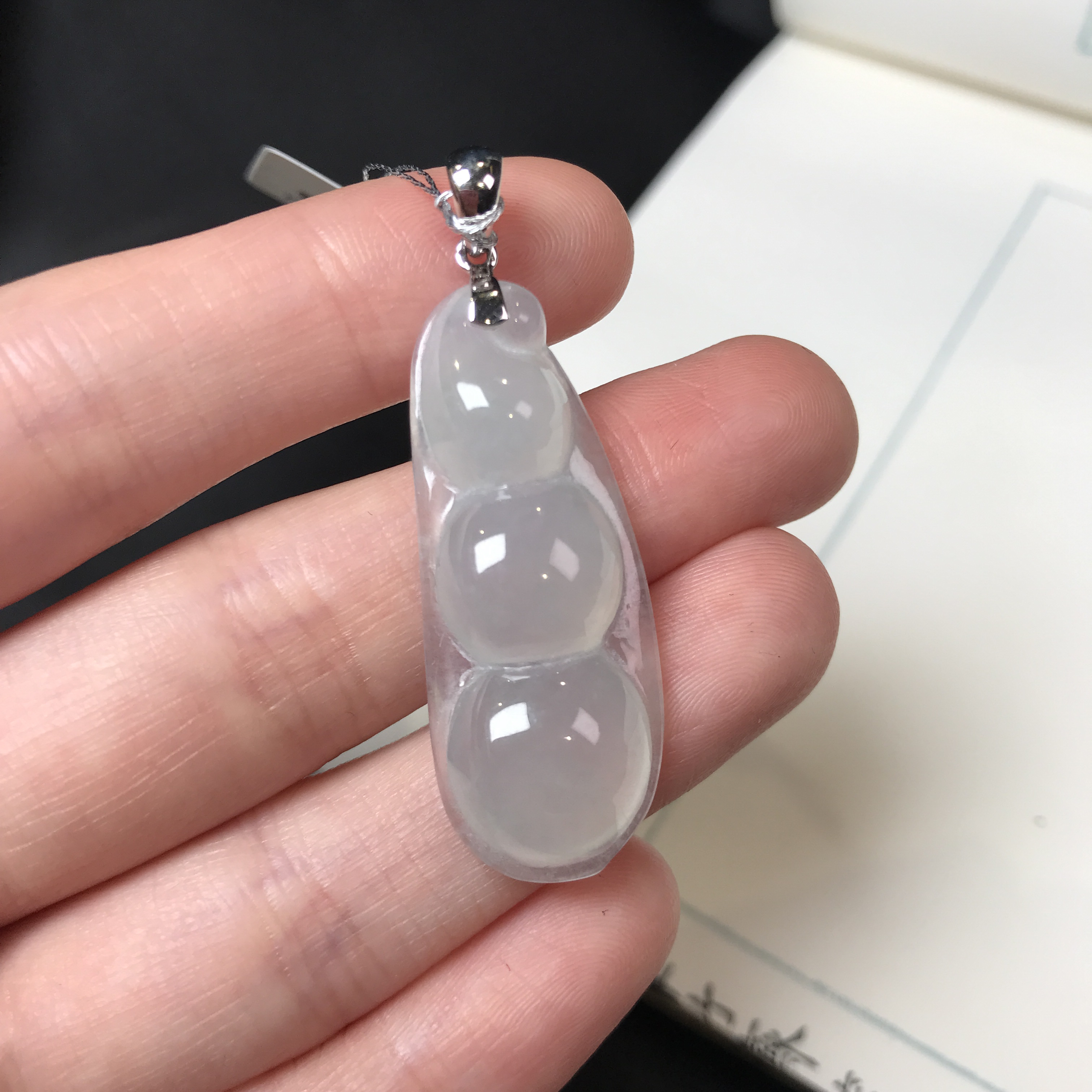 天然翡翠白冰福豆