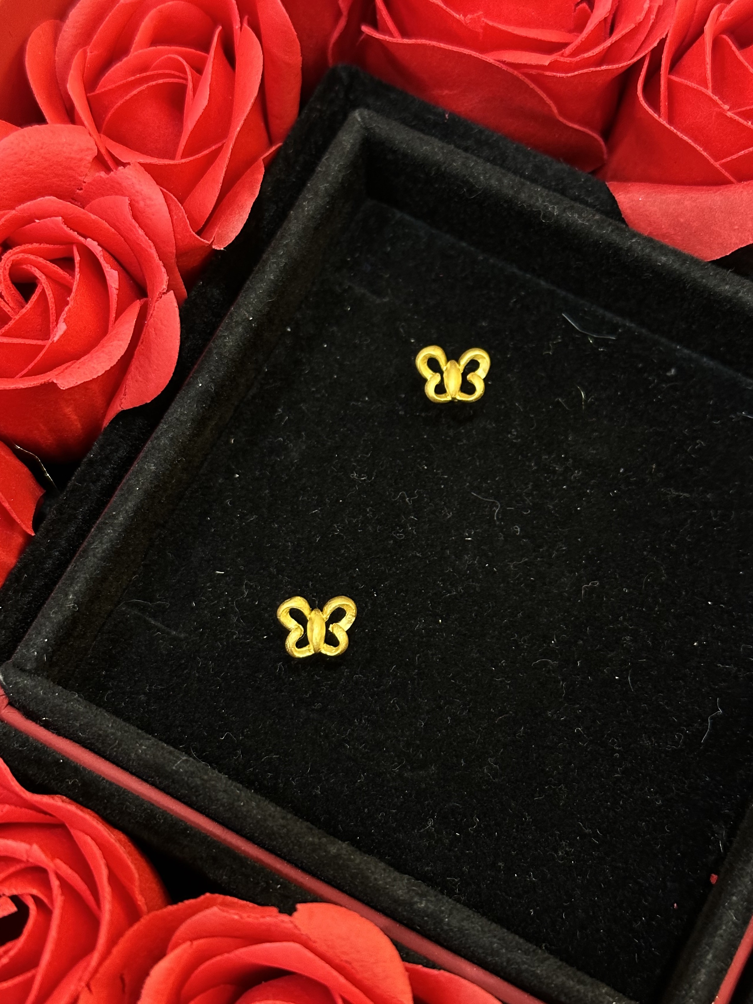 足金999蝴蝶耳钉黄金直针镂空实心耳饰1.95