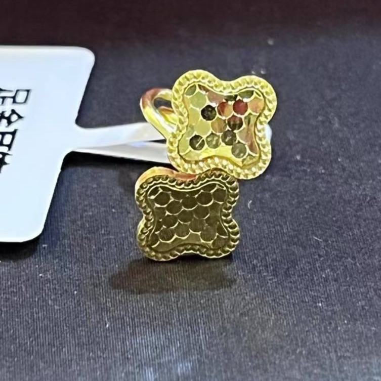 足金999鱼鳞面四叶草耳钉1.79