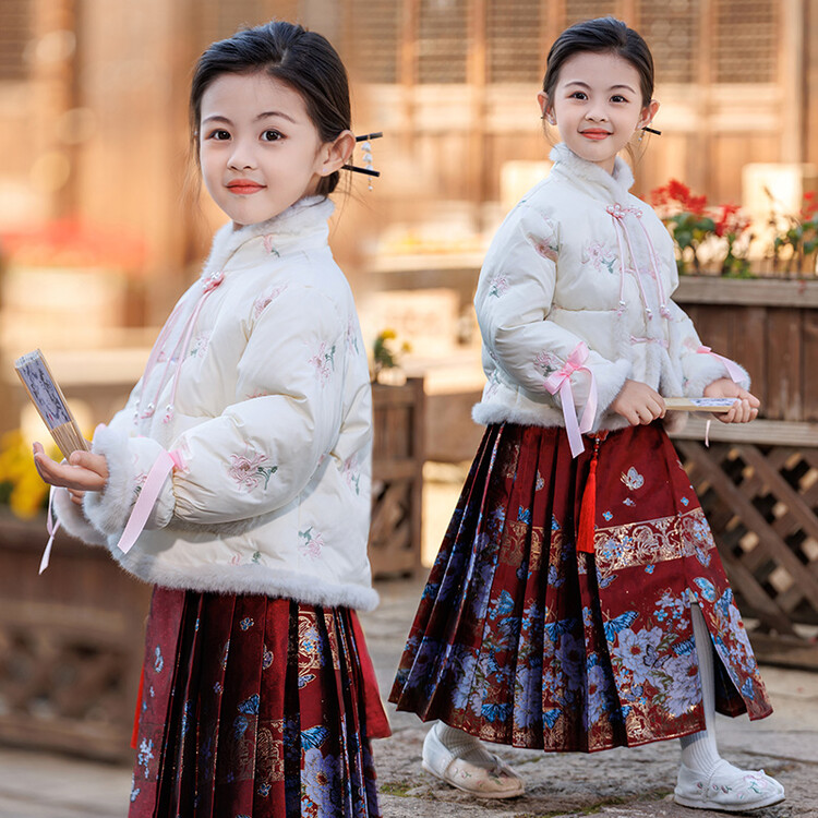 女童加厚保暖汉服儿童加棉套装秋冬款中小童拜年服新年国风马面裙