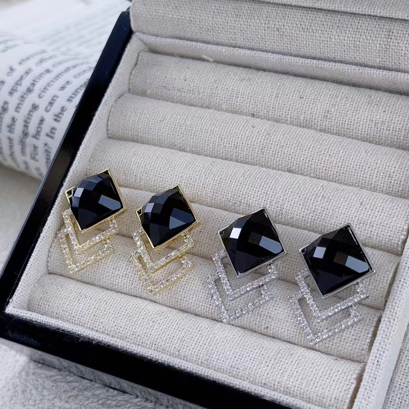 铜合金合成锆石耳饰 a301 a302女神黑色菱形耳钉精致银针11209