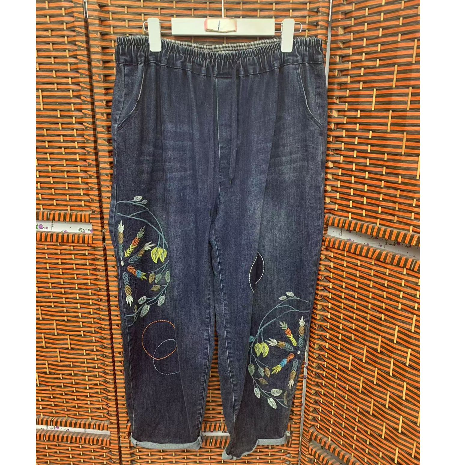 妈妈时尚休闲加大加肥松紧腰绣花大弹牛仔裤复古阔腿重工