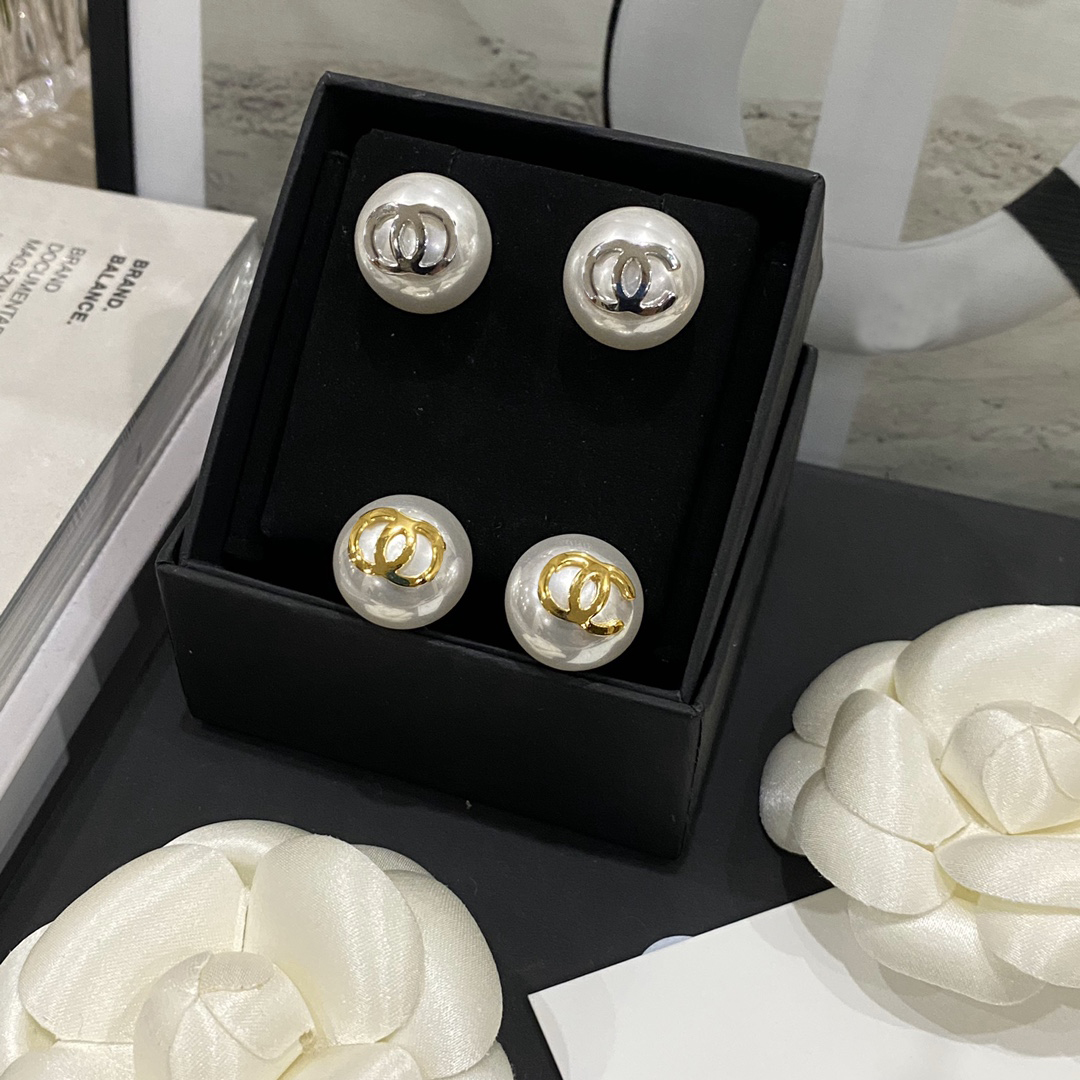 Pomelo Rice 铜合金仿珍珠耳饰 双C小香风复古珍珠C家字母耳环女